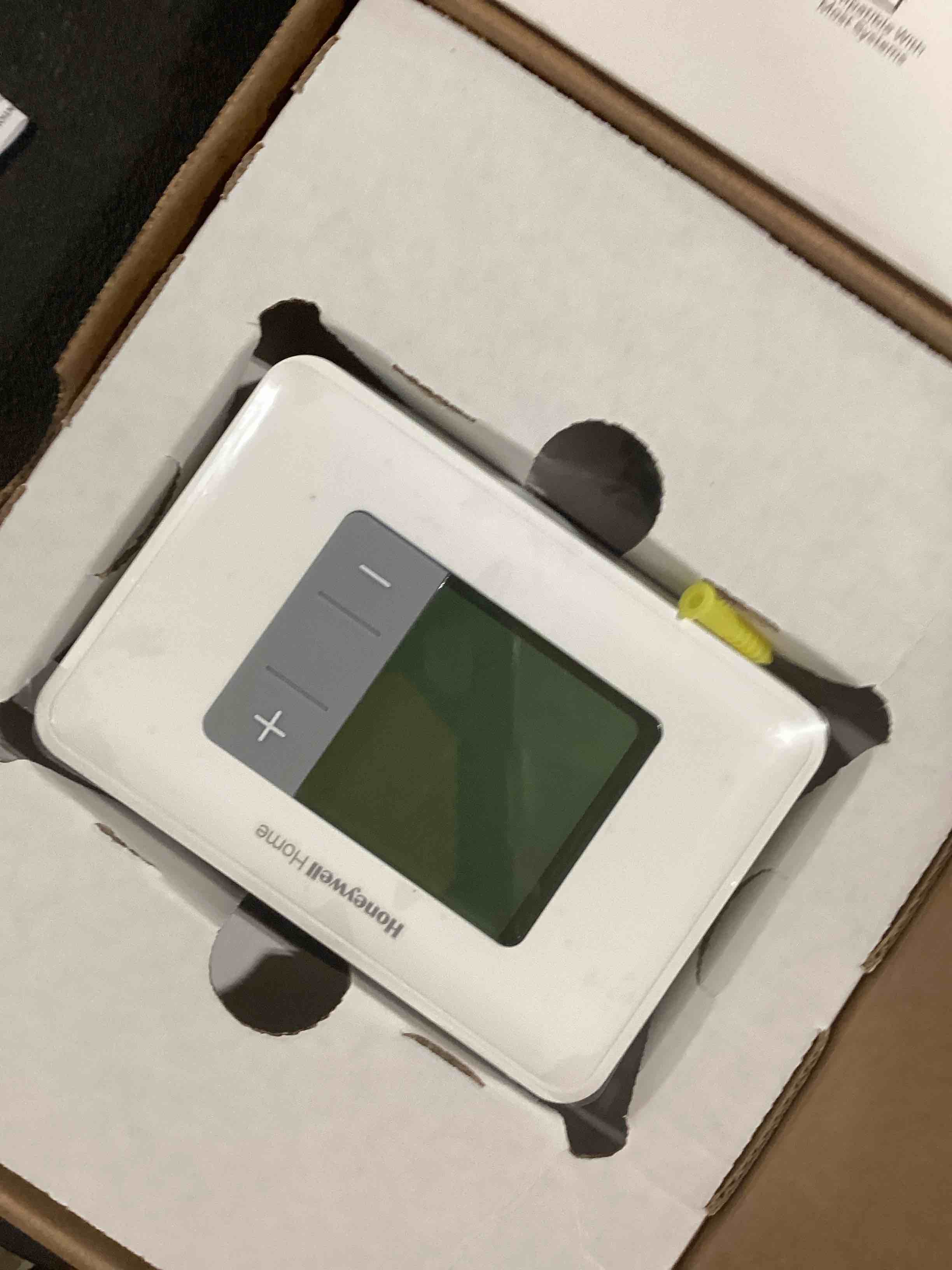 Honeywell Home RTH5160D1003 Non-programmable Thermostat, White