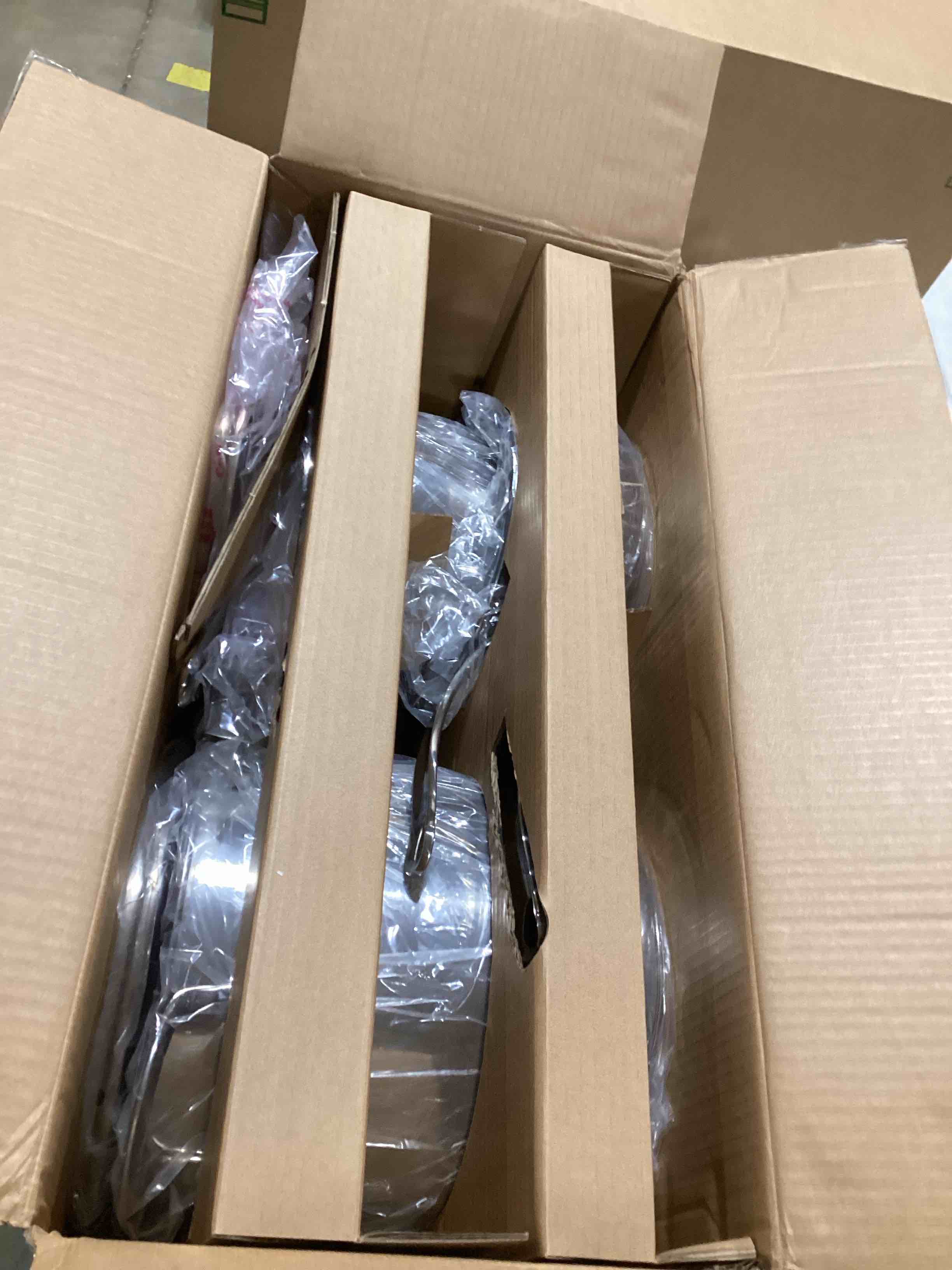 https://s3.amazonaws.com/lotting-images-prod/bidfta/GRA0311979_1734538992246.jpeg