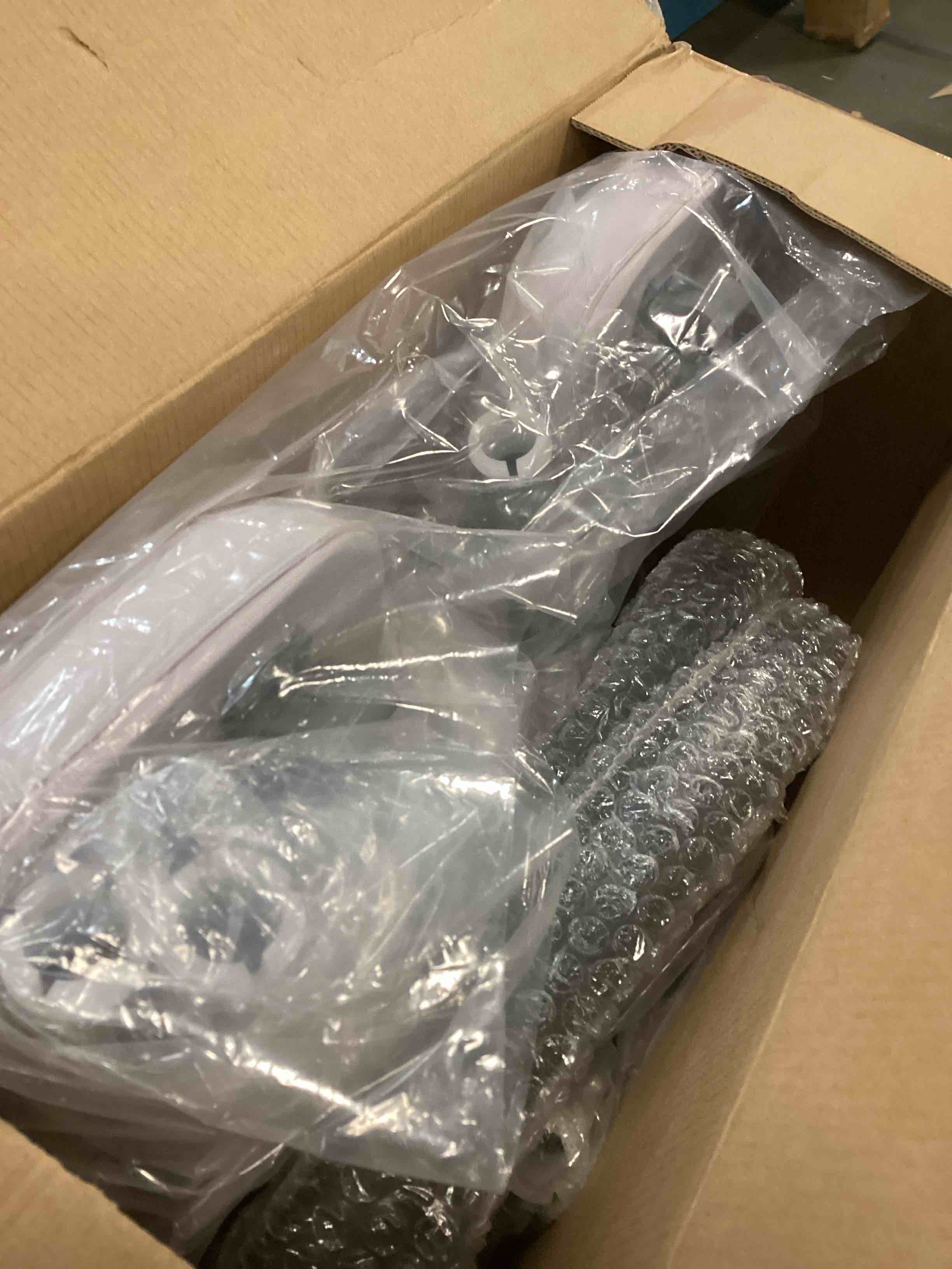 https://s3.amazonaws.com/lotting-images-prod/bidfta/GRA0314837_1729255922868.jpeg