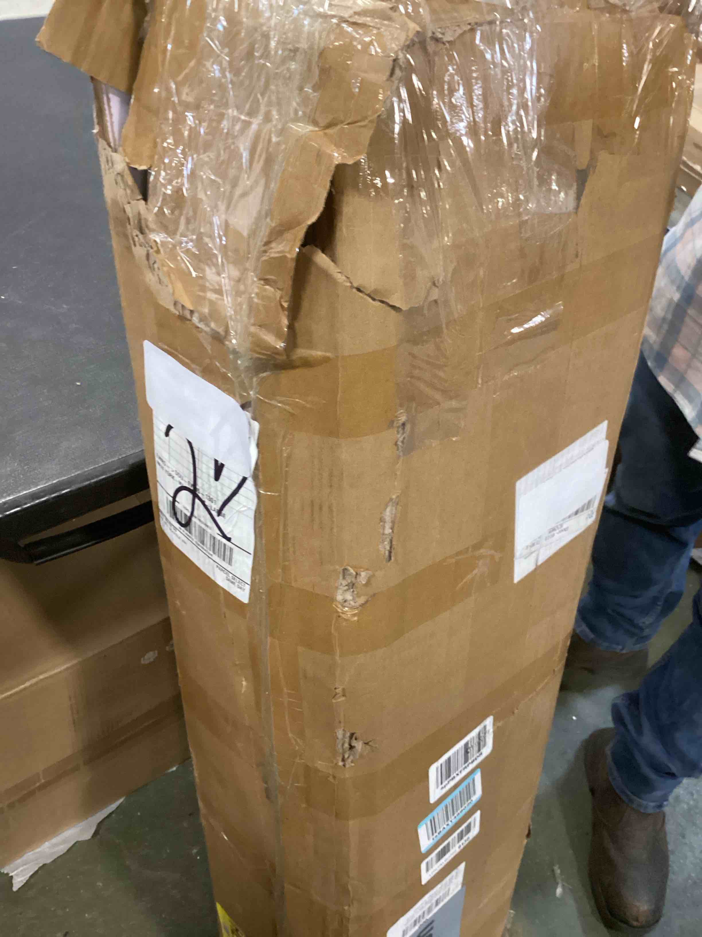 https://s3.amazonaws.com/lotting-images-prod/bidfta/GRA0315019_1729179040379.jpeg