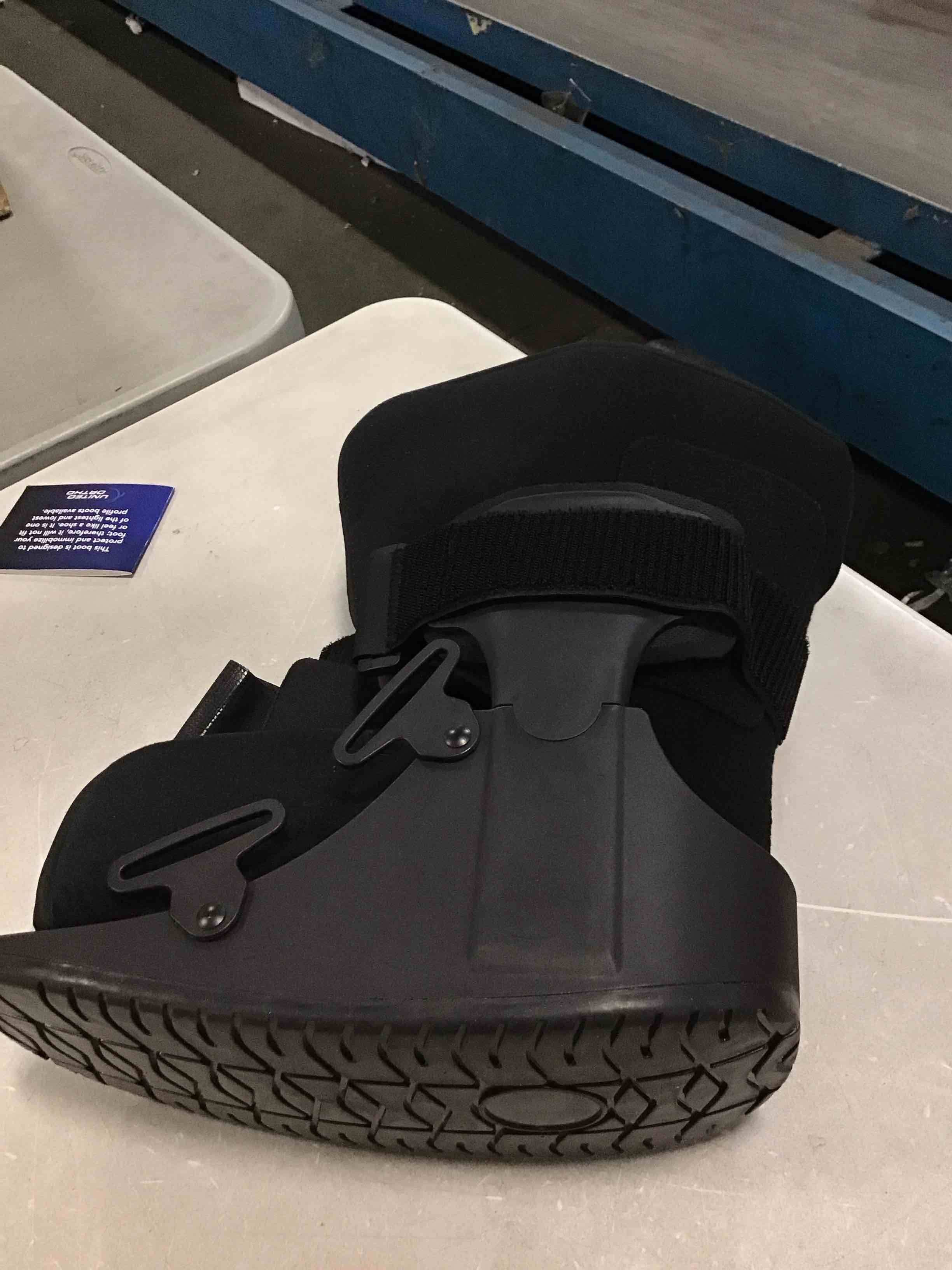 United Ortho USA14115 Short Air Cam Walker Fracture Boot, Medium, Black