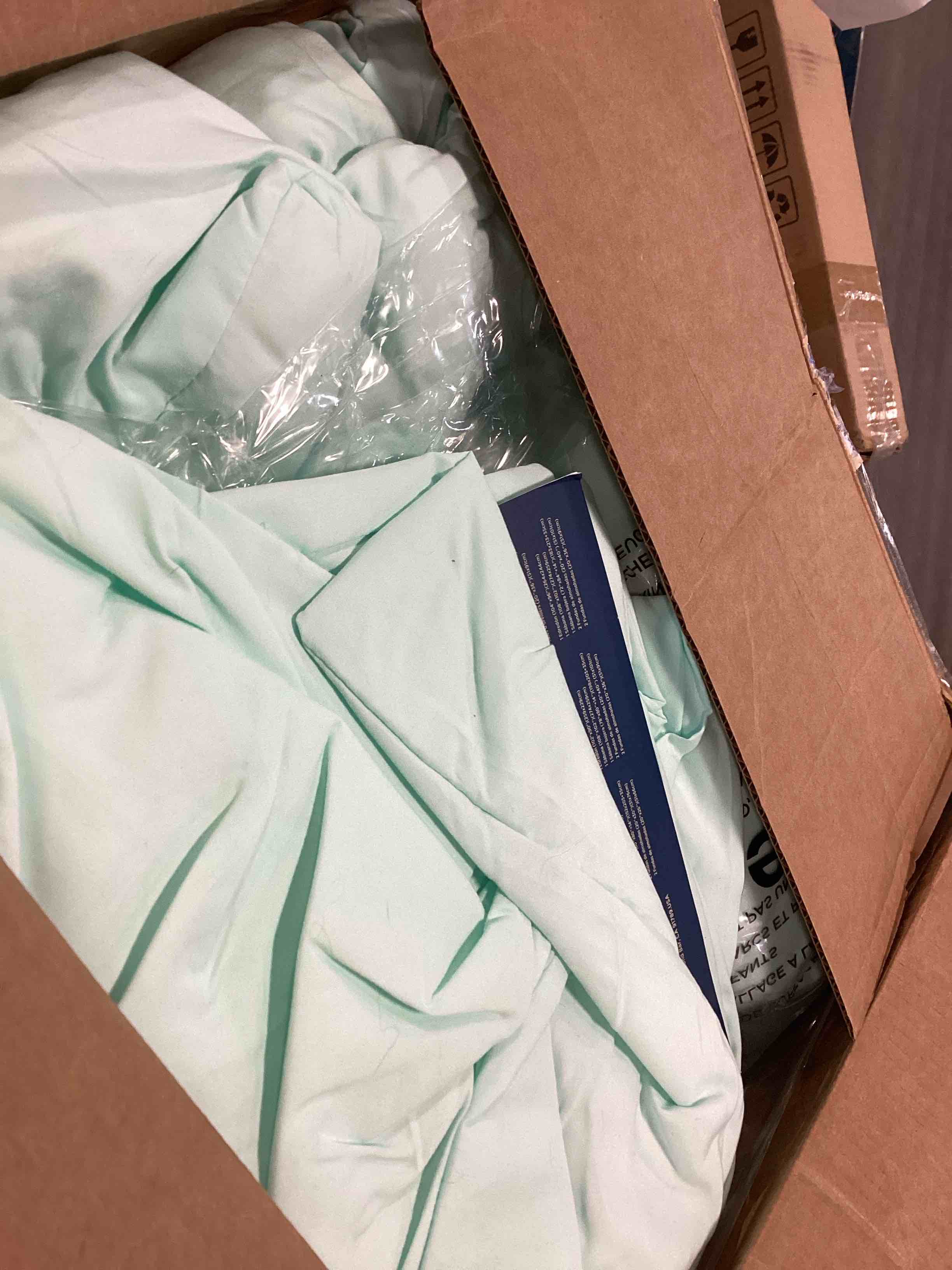 https://s3.amazonaws.com/lotting-images-prod/bidfta/GRA0322027_1729344554345.jpeg