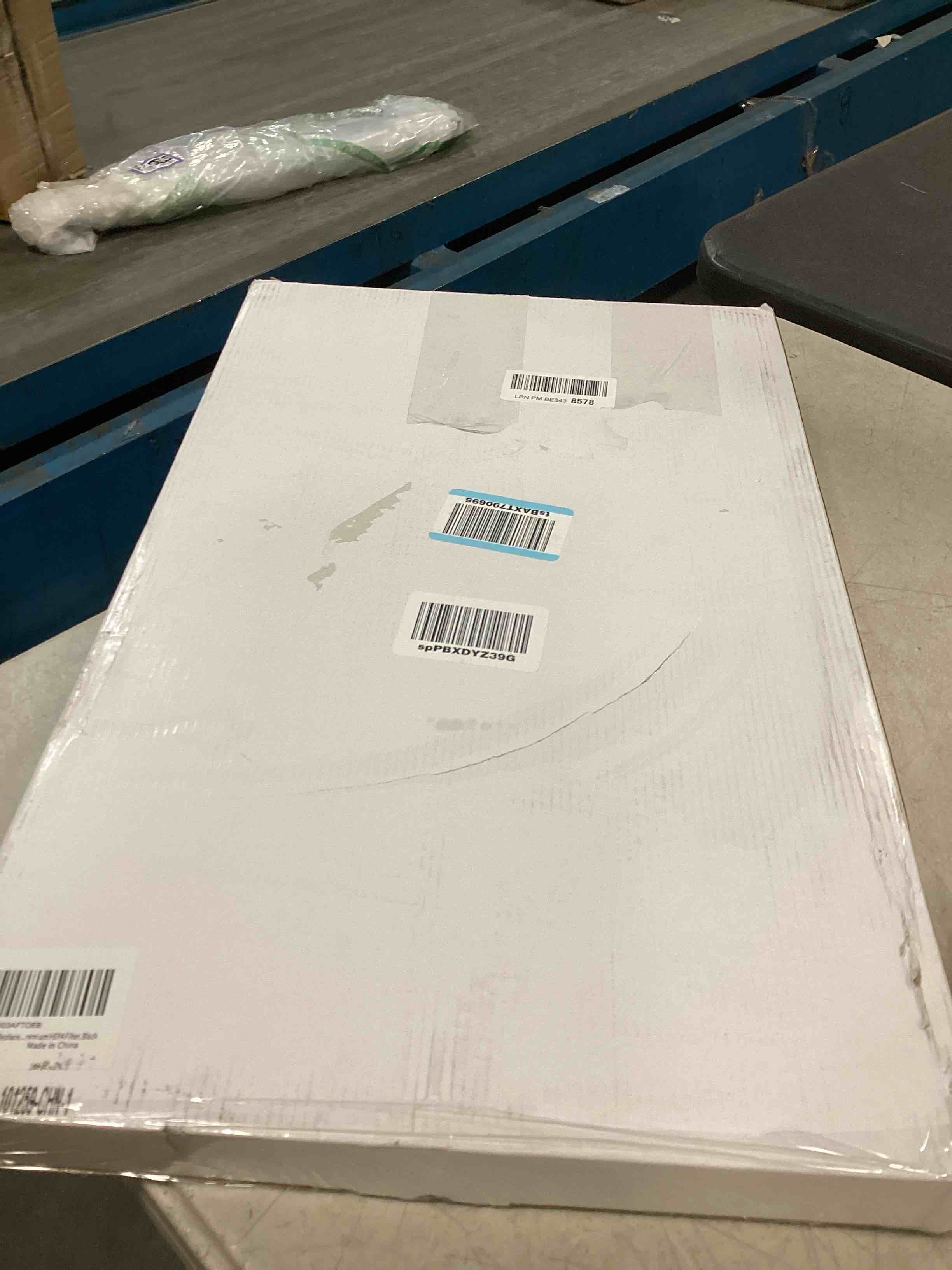 https://s3.amazonaws.com/lotting-images-prod/bidfta/GRA0322581_1729135772484.jpeg