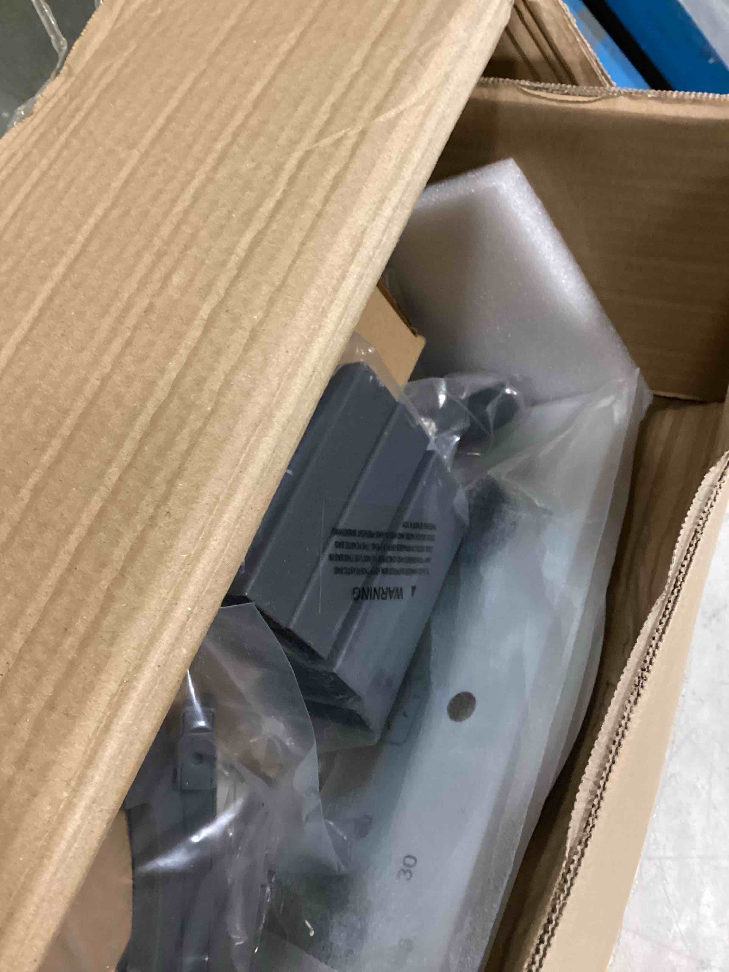https://s3.amazonaws.com/lotting-images-prod/bidfta/GRA0322589_1729133841122.jpeg