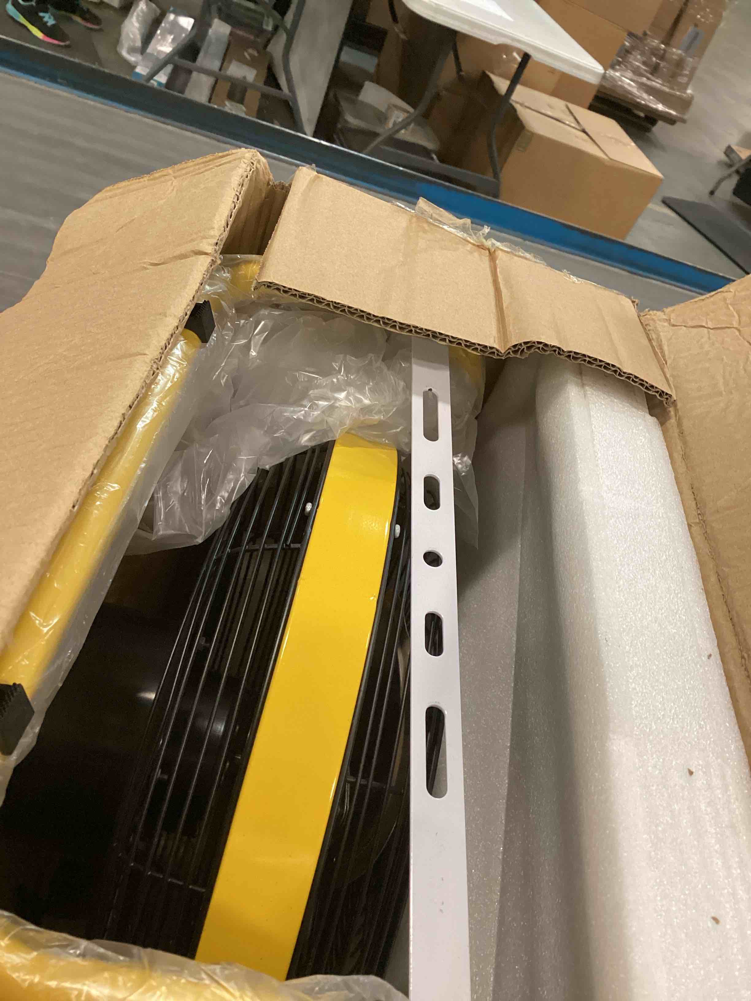 https://s3.amazonaws.com/lotting-images-prod/bidfta/GRA0323070_1728957420407.jpeg