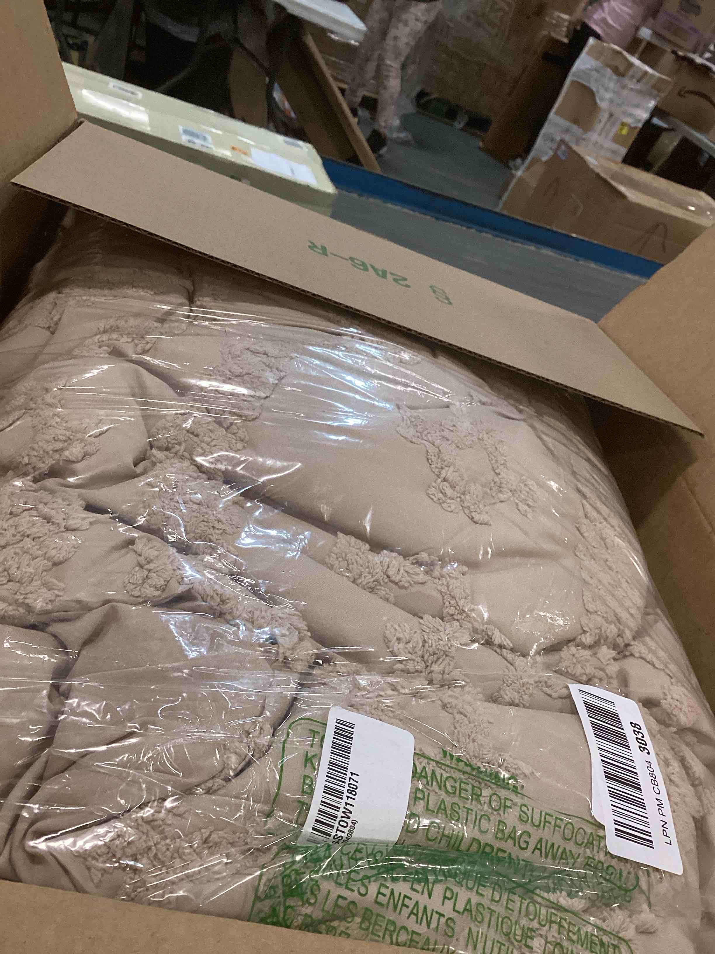 https://s3.amazonaws.com/lotting-images-prod/bidfta/GRA0323683_1728604976125.jpeg