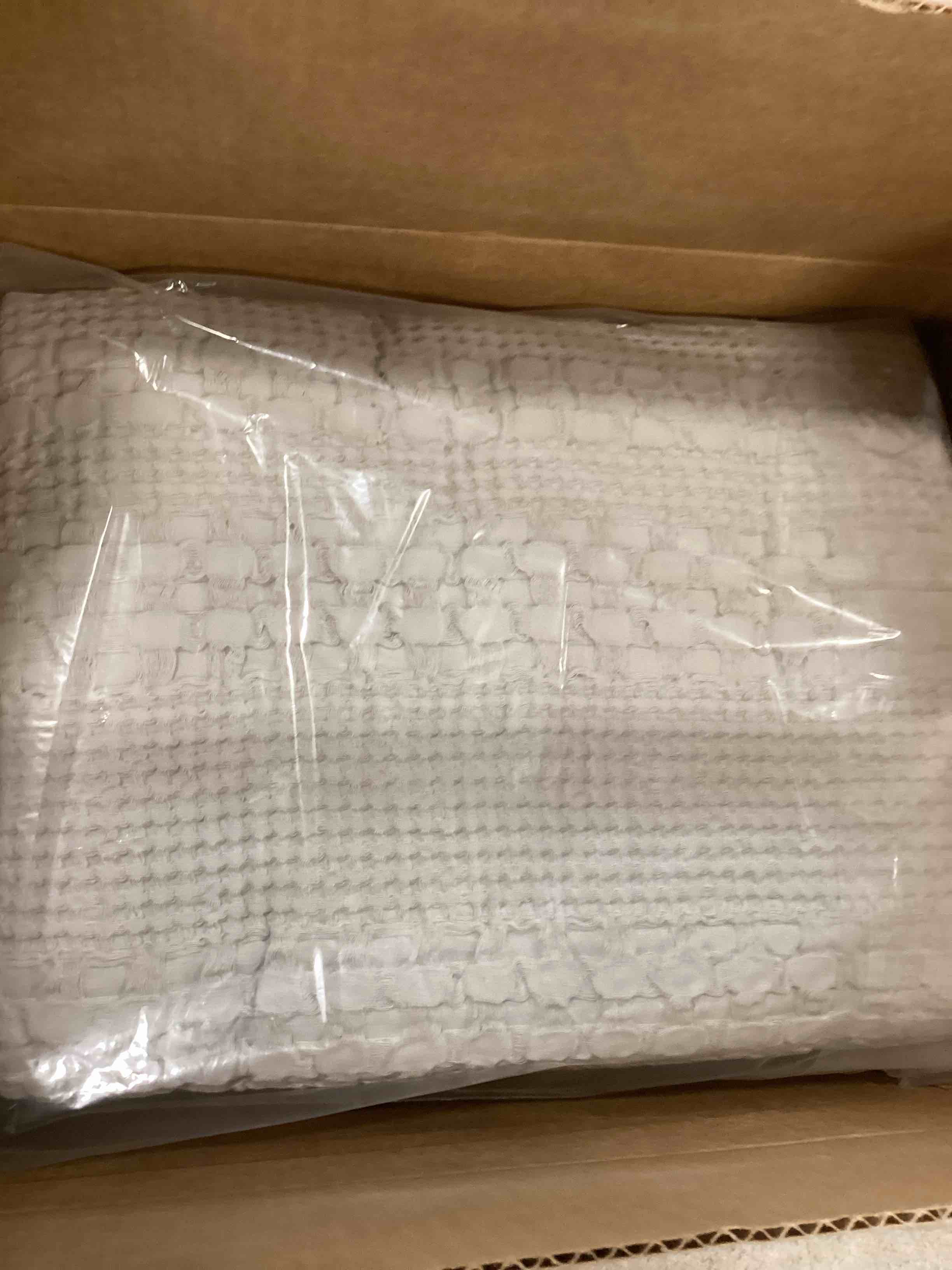 https://s3.amazonaws.com/lotting-images-prod/bidfta/GRA0323768_1728505087370.jpeg
