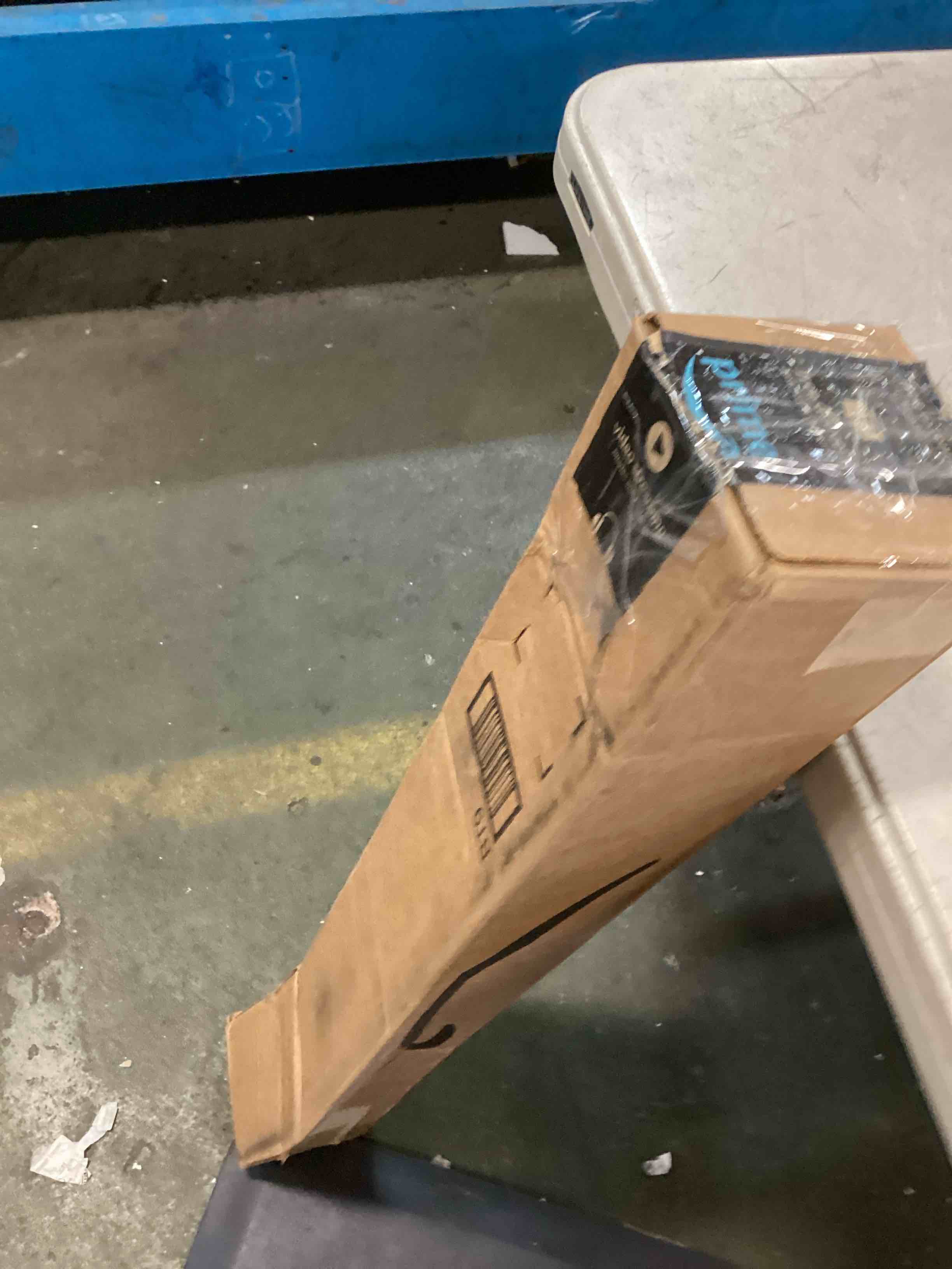 https://s3.amazonaws.com/lotting-images-prod/bidfta/GRA0323882_1728490993509.jpeg