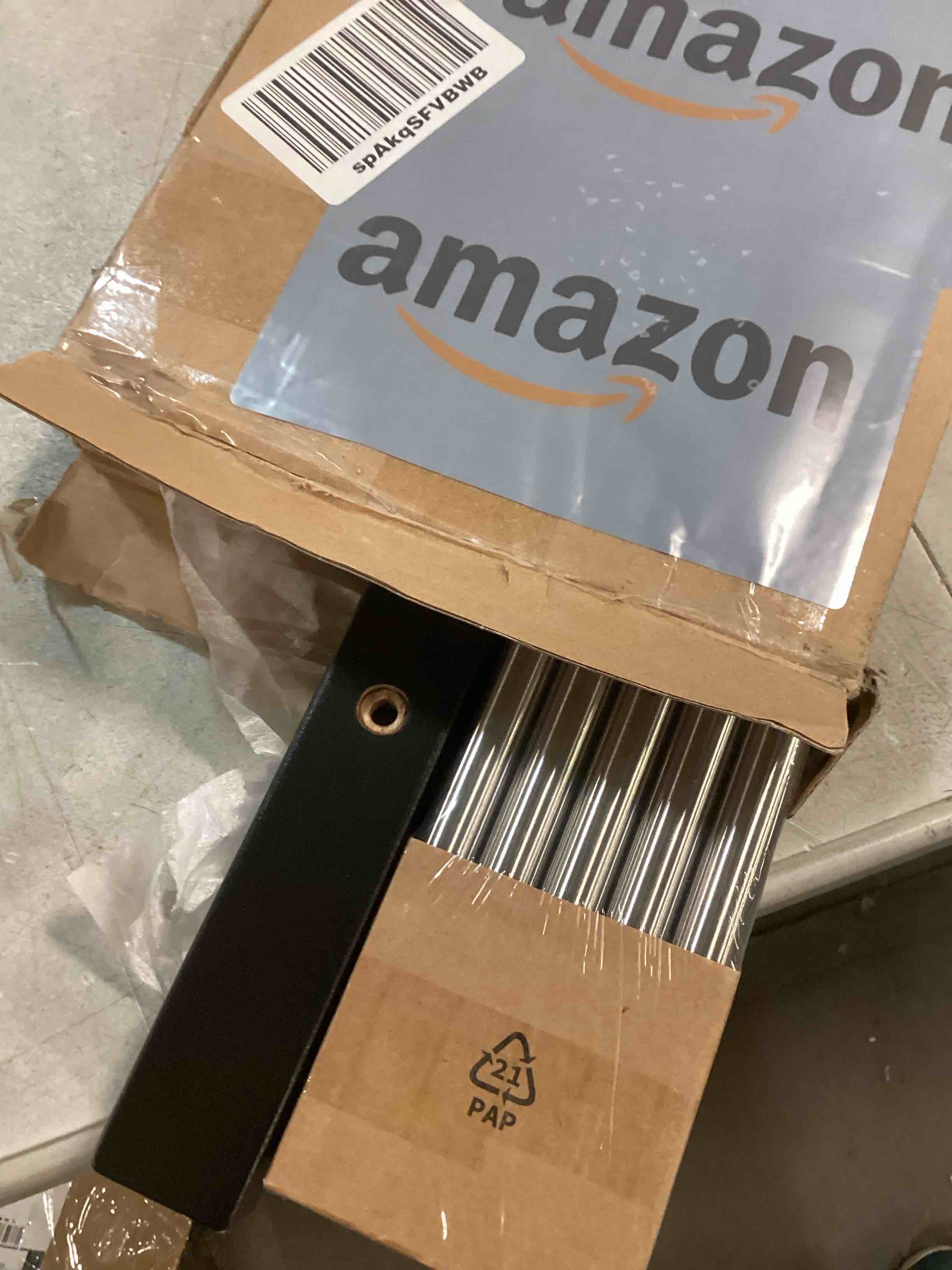 https://s3.amazonaws.com/lotting-images-prod/bidfta/GRA0324818_1729509925953.jpeg