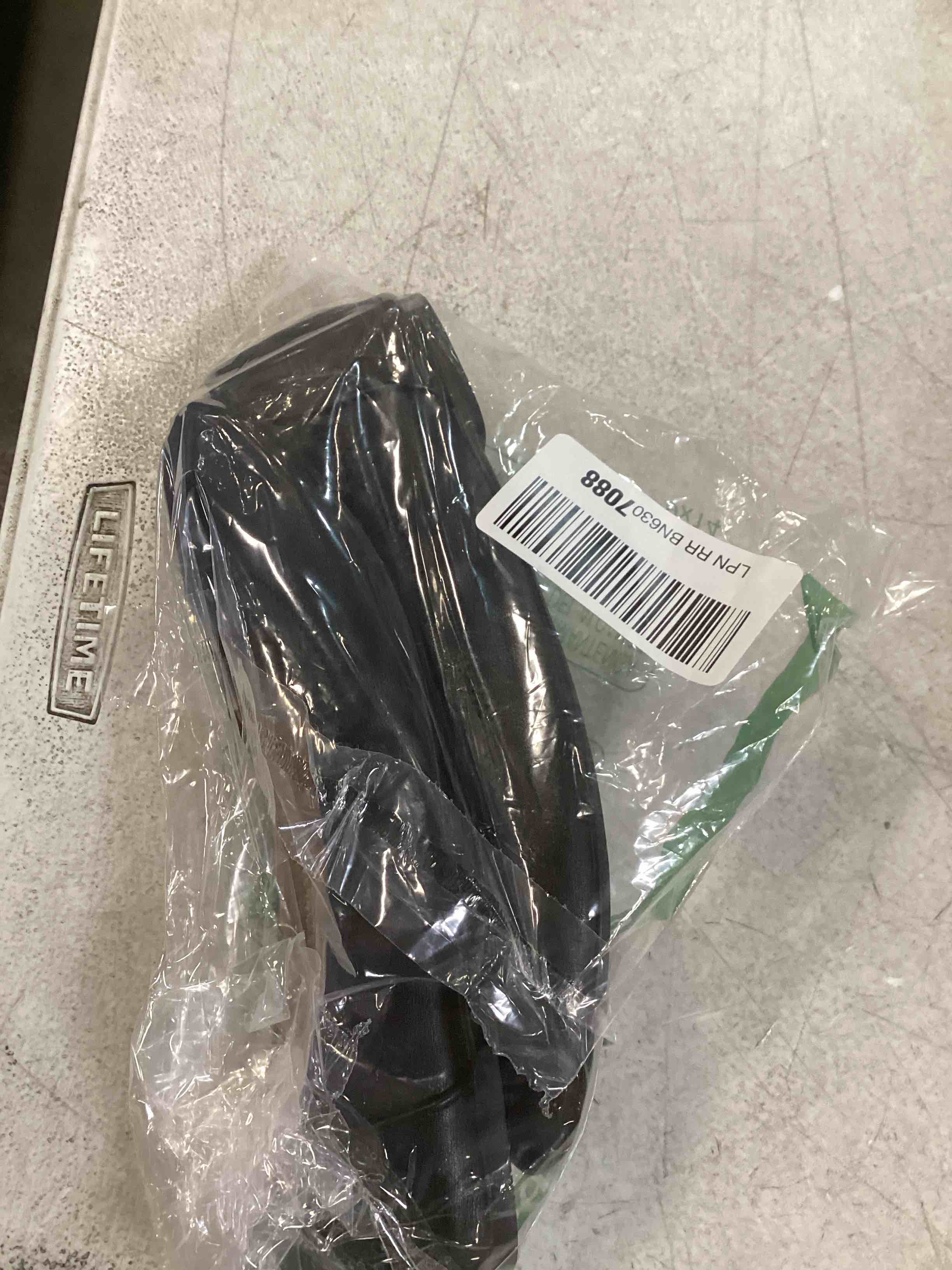 https://s3.amazonaws.com/lotting-images-prod/bidfta/GRA0325618_1729101150436.jpeg