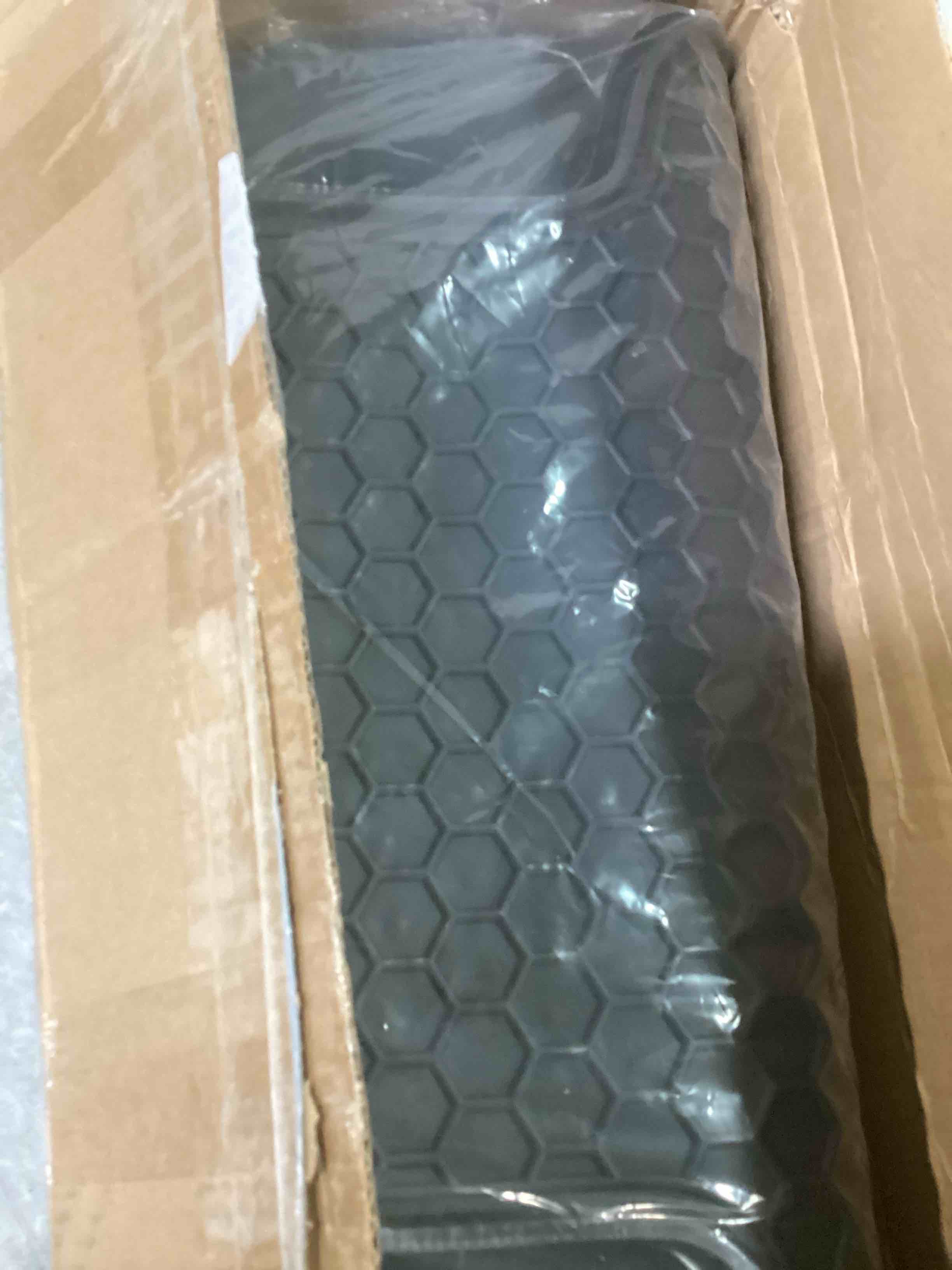 https://s3.amazonaws.com/lotting-images-prod/bidfta/GRA0325864_1729015111484.jpeg