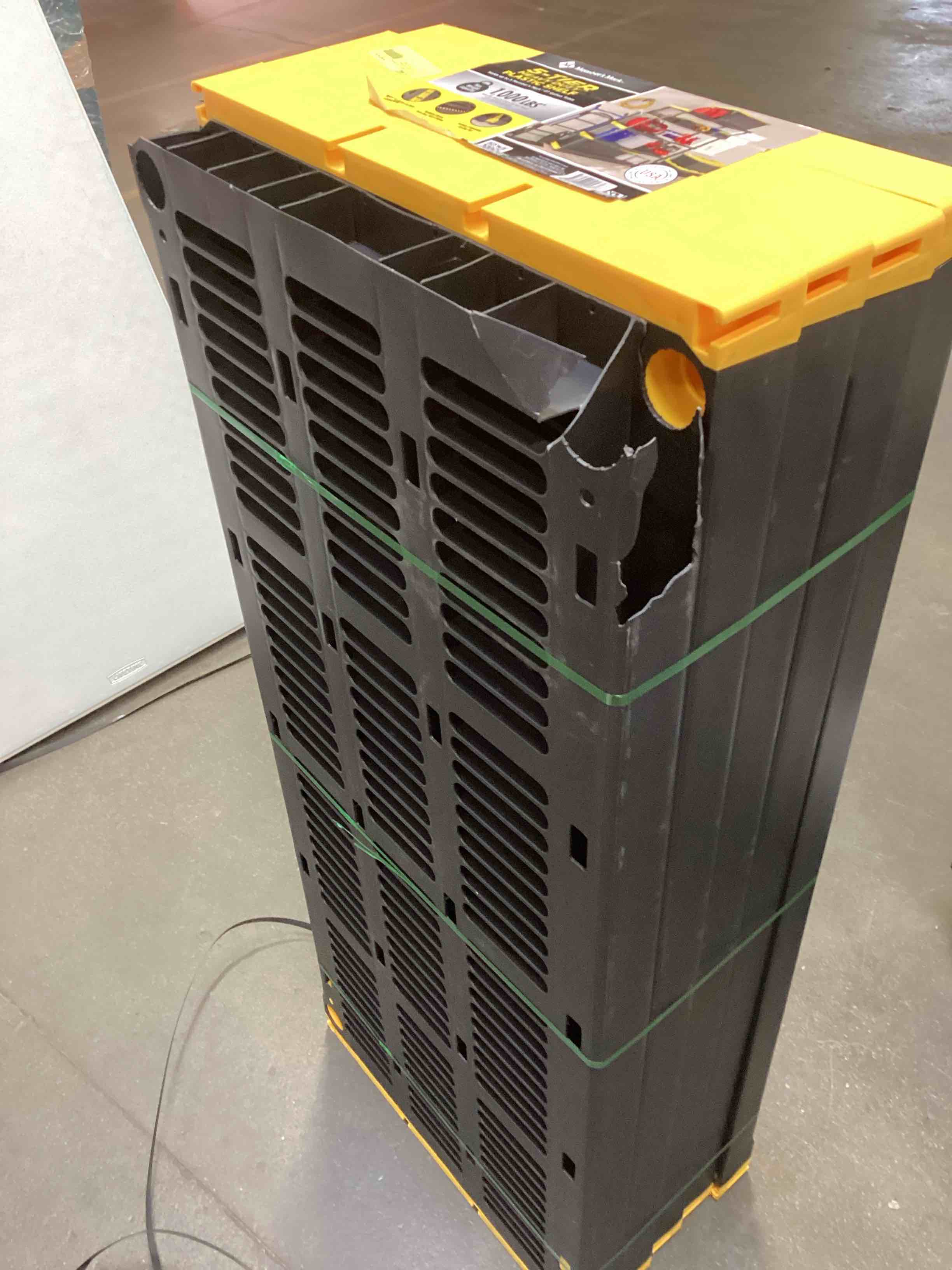https://s3.amazonaws.com/lotting-images-prod/bidfta/GRA0336027_1729621222557.jpeg
