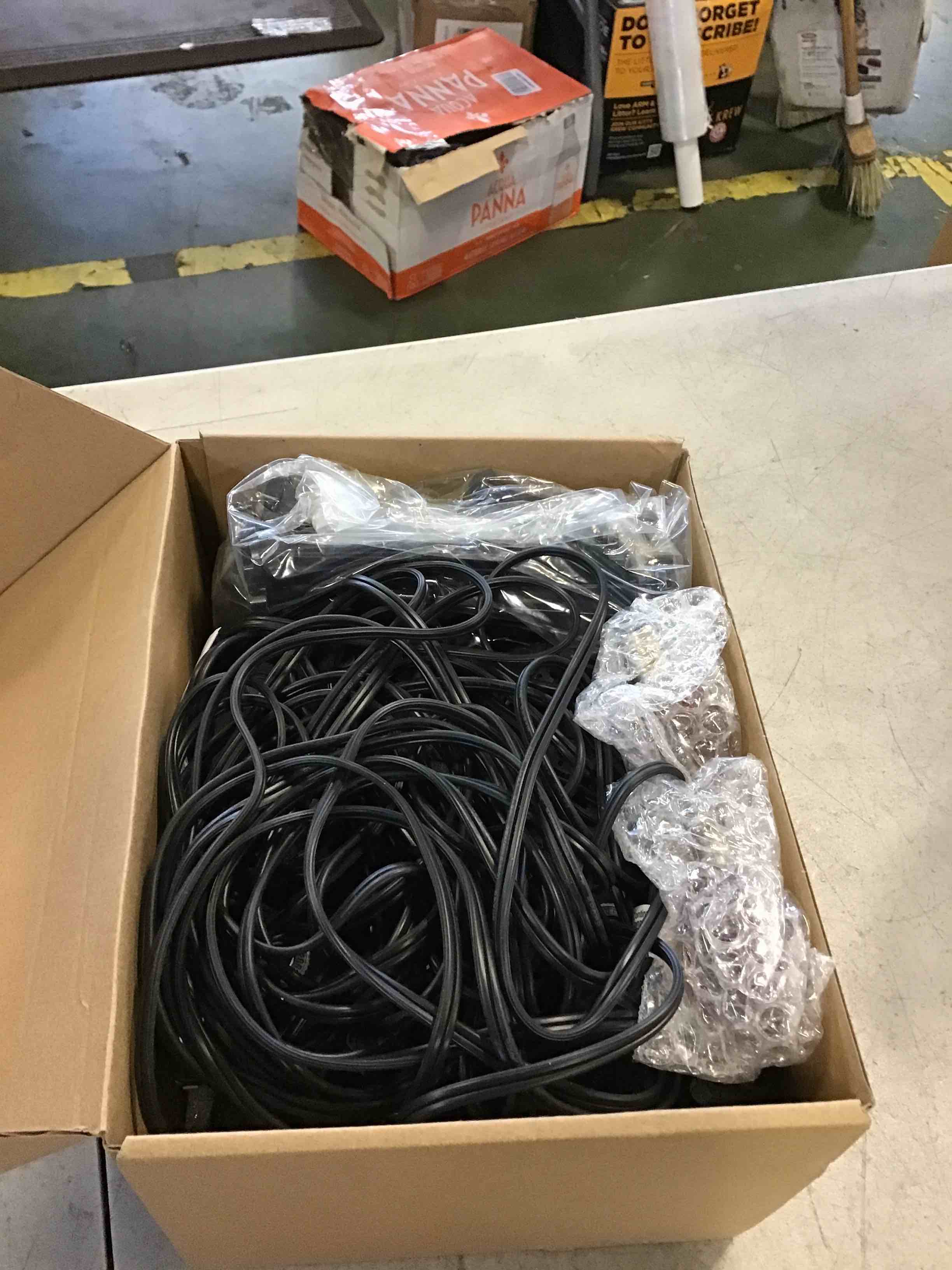 https://s3.amazonaws.com/lotting-images-prod/bidfta/GRA0338674_1732136121159.jpeg
