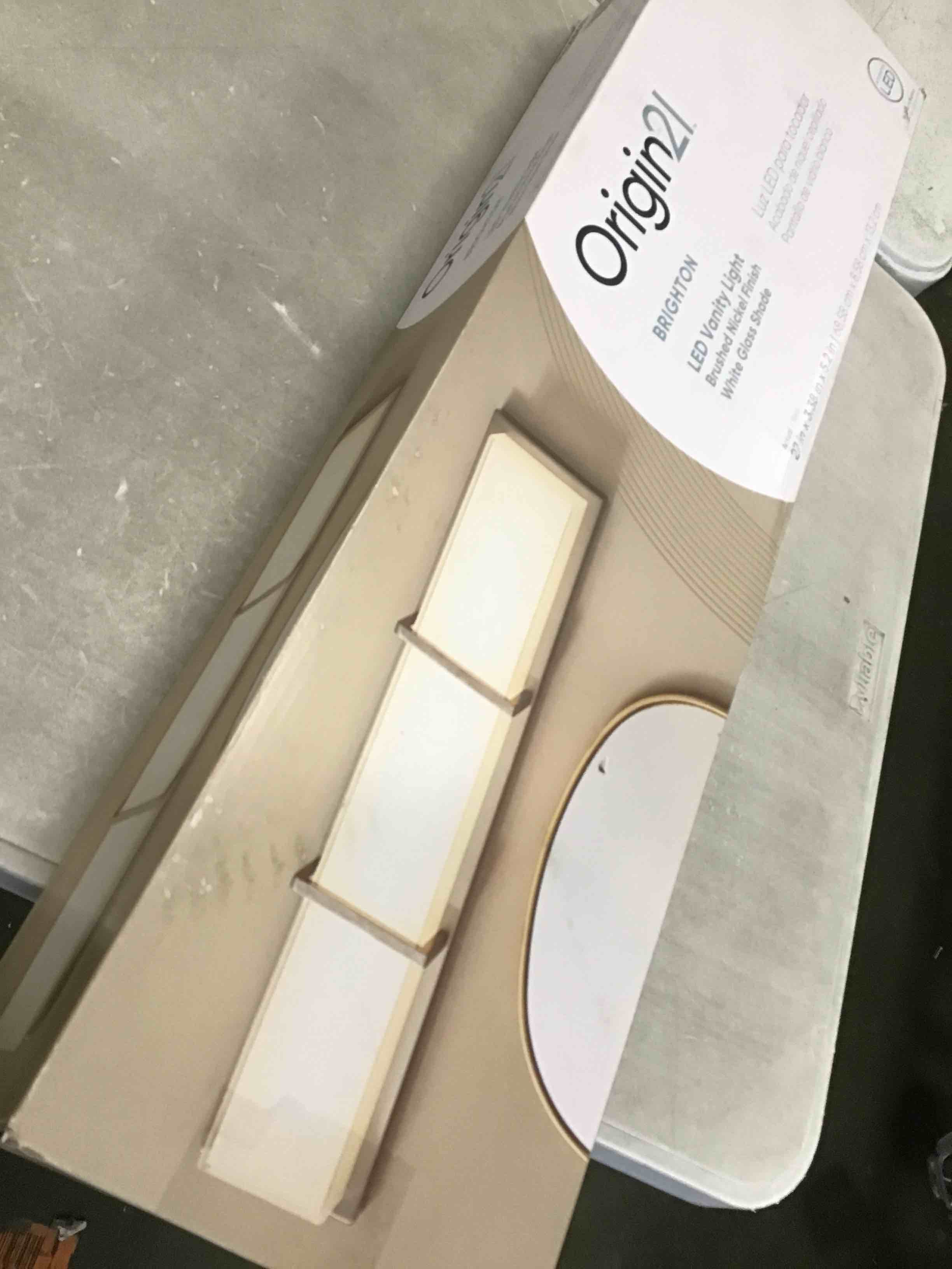 https://s3.amazonaws.com/lotting-images-prod/bidfta/GRA0340783_1743511893362.jpeg