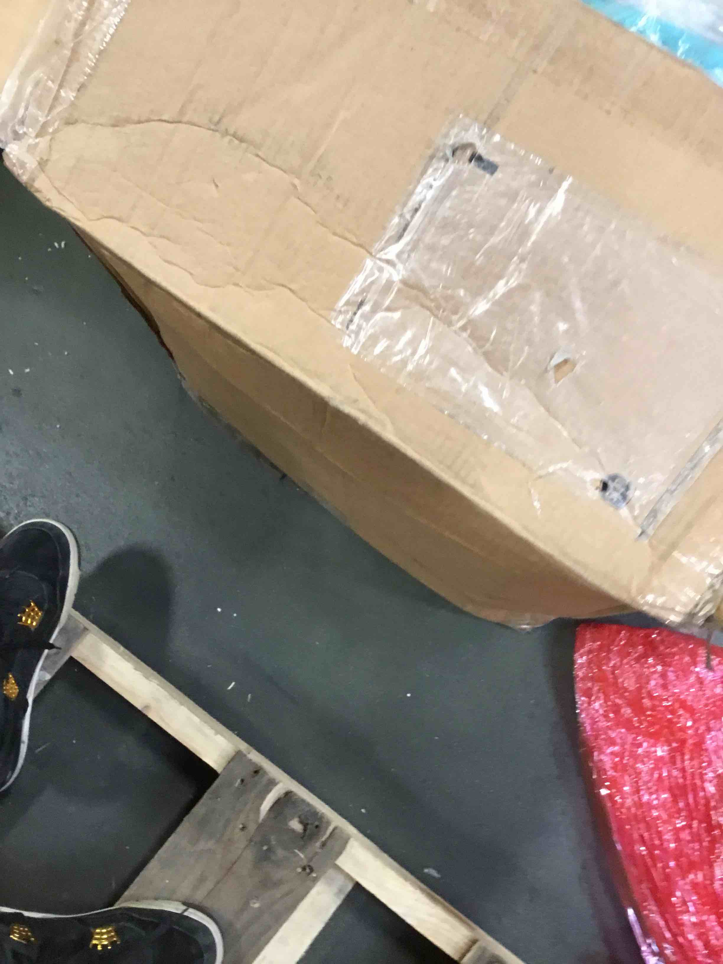 https://s3.amazonaws.com/lotting-images-prod/bidfta/GRA0341381_1733410120912.jpeg