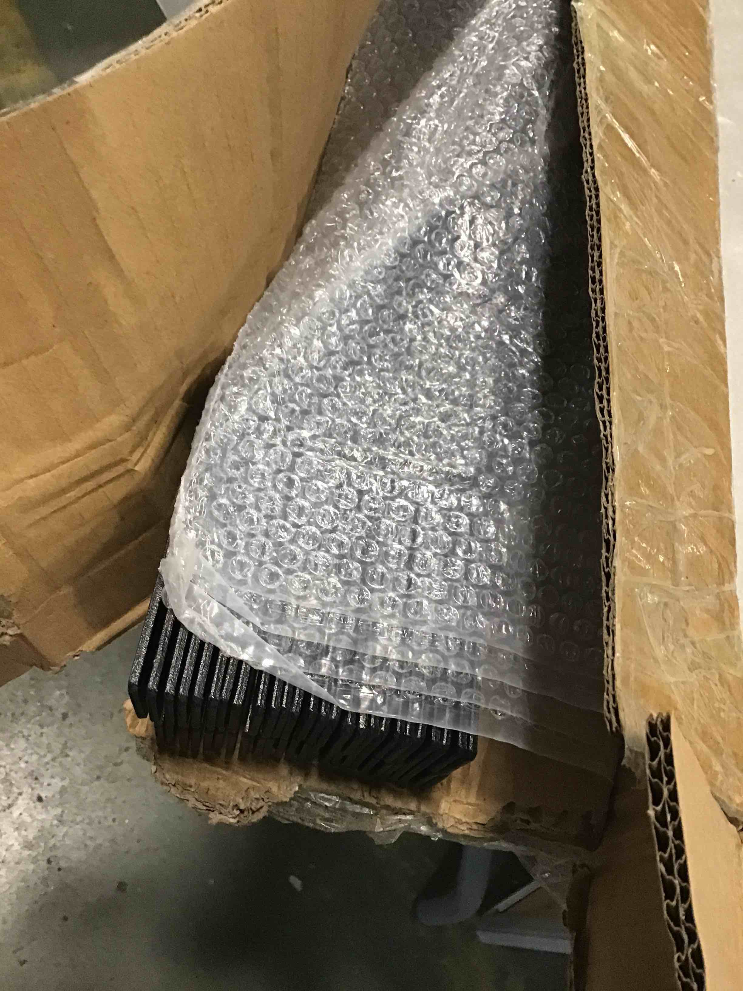https://s3.amazonaws.com/lotting-images-prod/bidfta/GRA0344312_1730390428607.jpeg