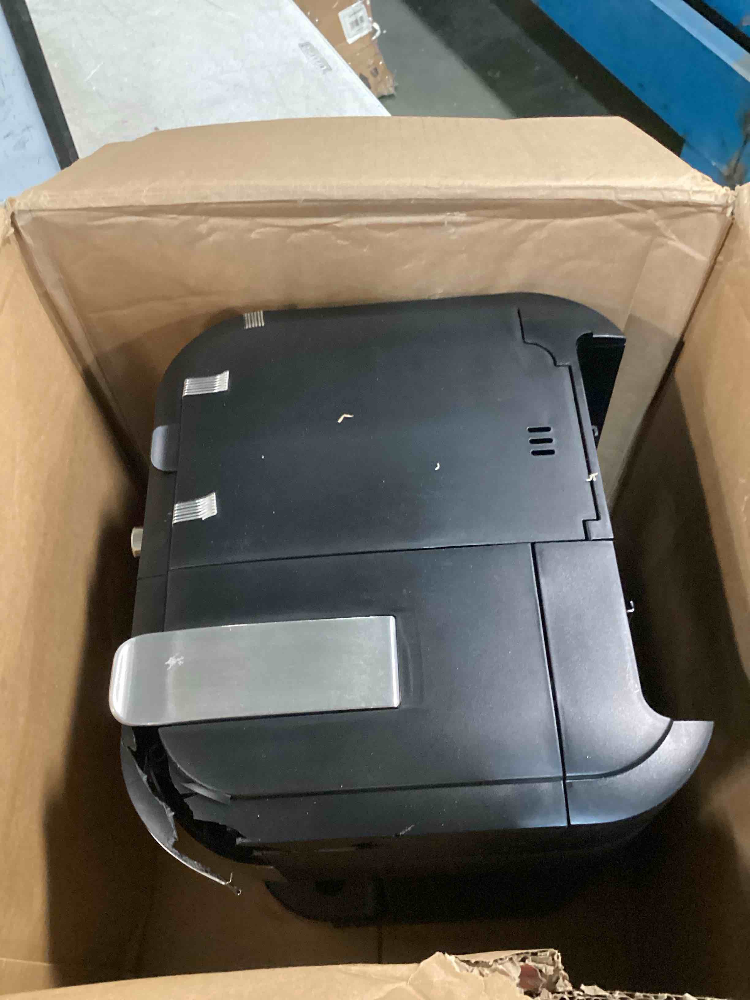 https://s3.amazonaws.com/lotting-images-prod/bidfta/GRA0348028_1732227987196.jpeg