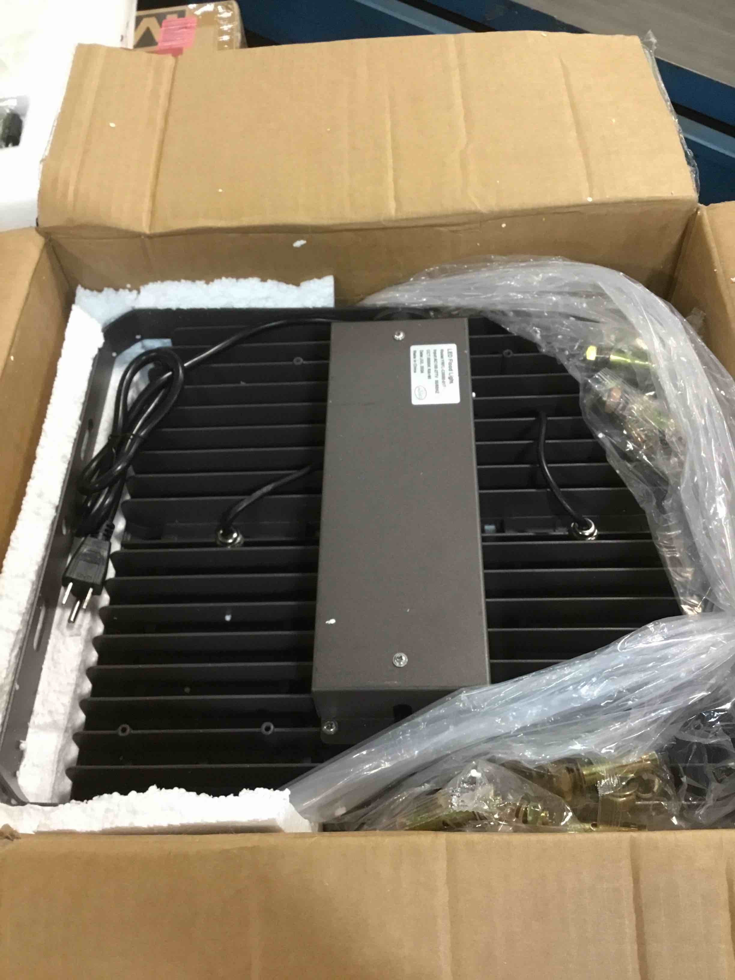 https://s3.amazonaws.com/lotting-images-prod/bidfta/GRA0349830_1731104065193.jpeg