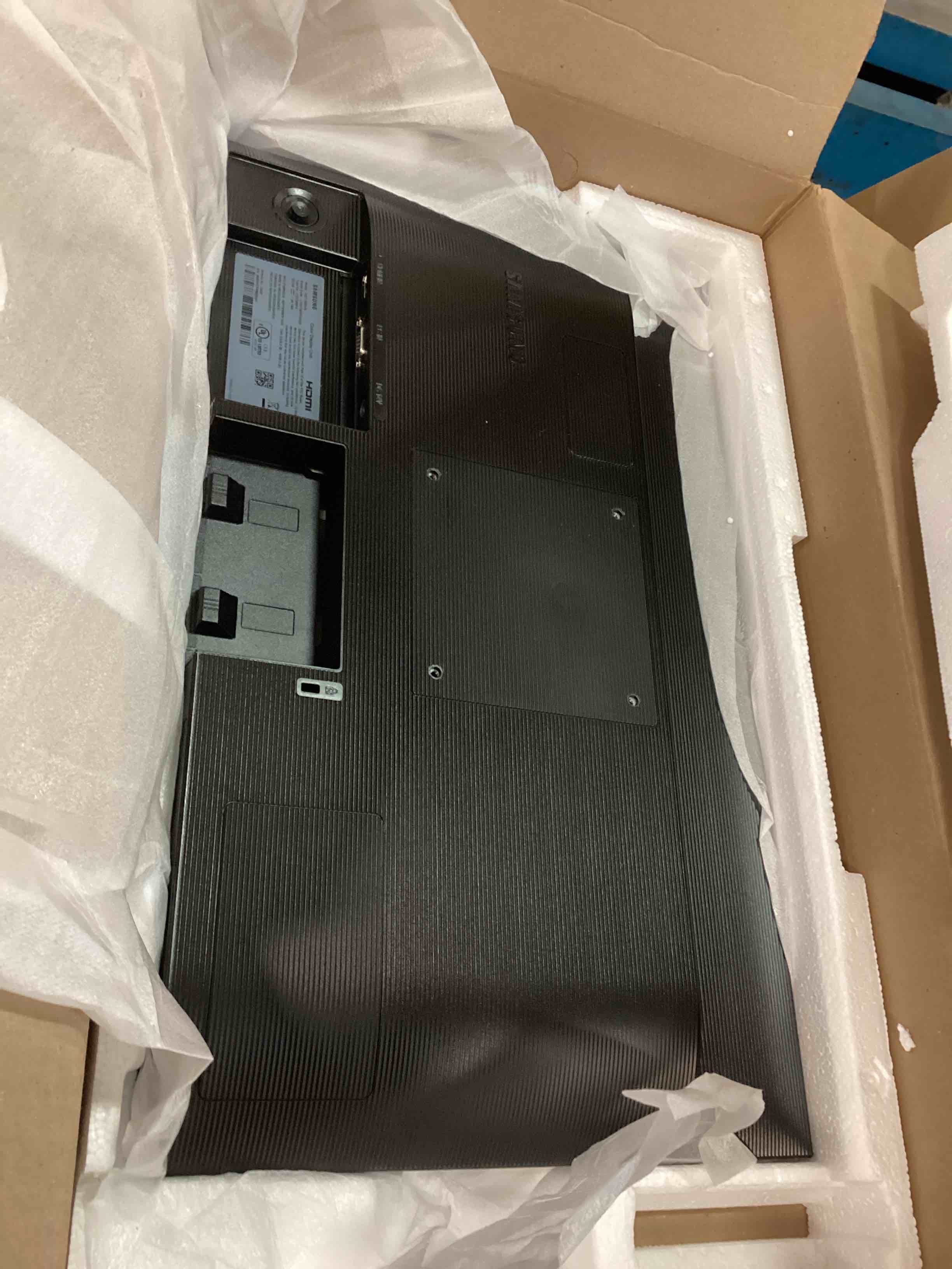 https://s3.amazonaws.com/lotting-images-prod/bidfta/GRA0350278_1732160264900.jpeg