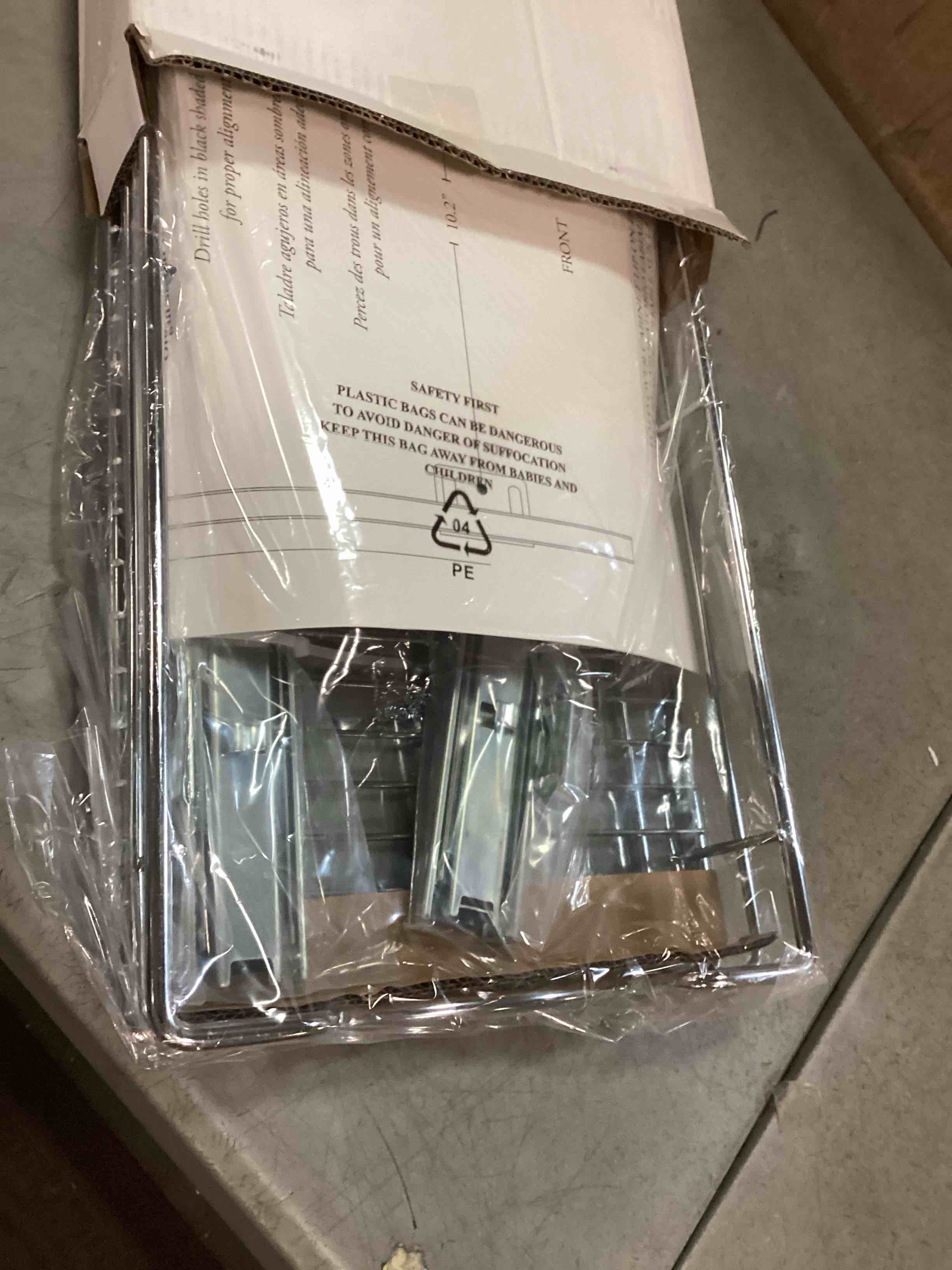 https://s3.amazonaws.com/lotting-images-prod/bidfta/GRA0350714_1731975766155.jpeg