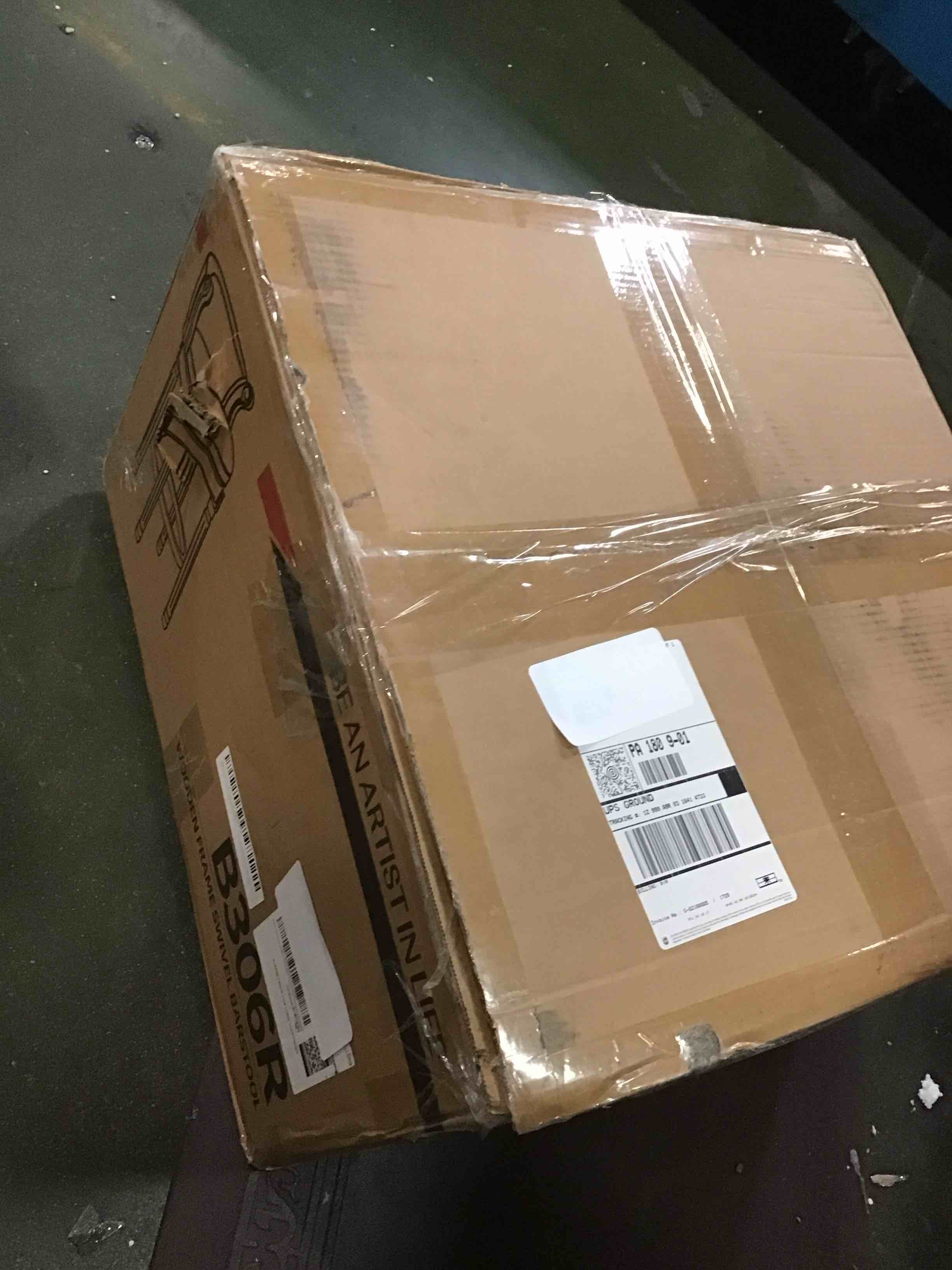 https://s3.amazonaws.com/lotting-images-prod/bidfta/GRA0351696_1731086129101.jpeg