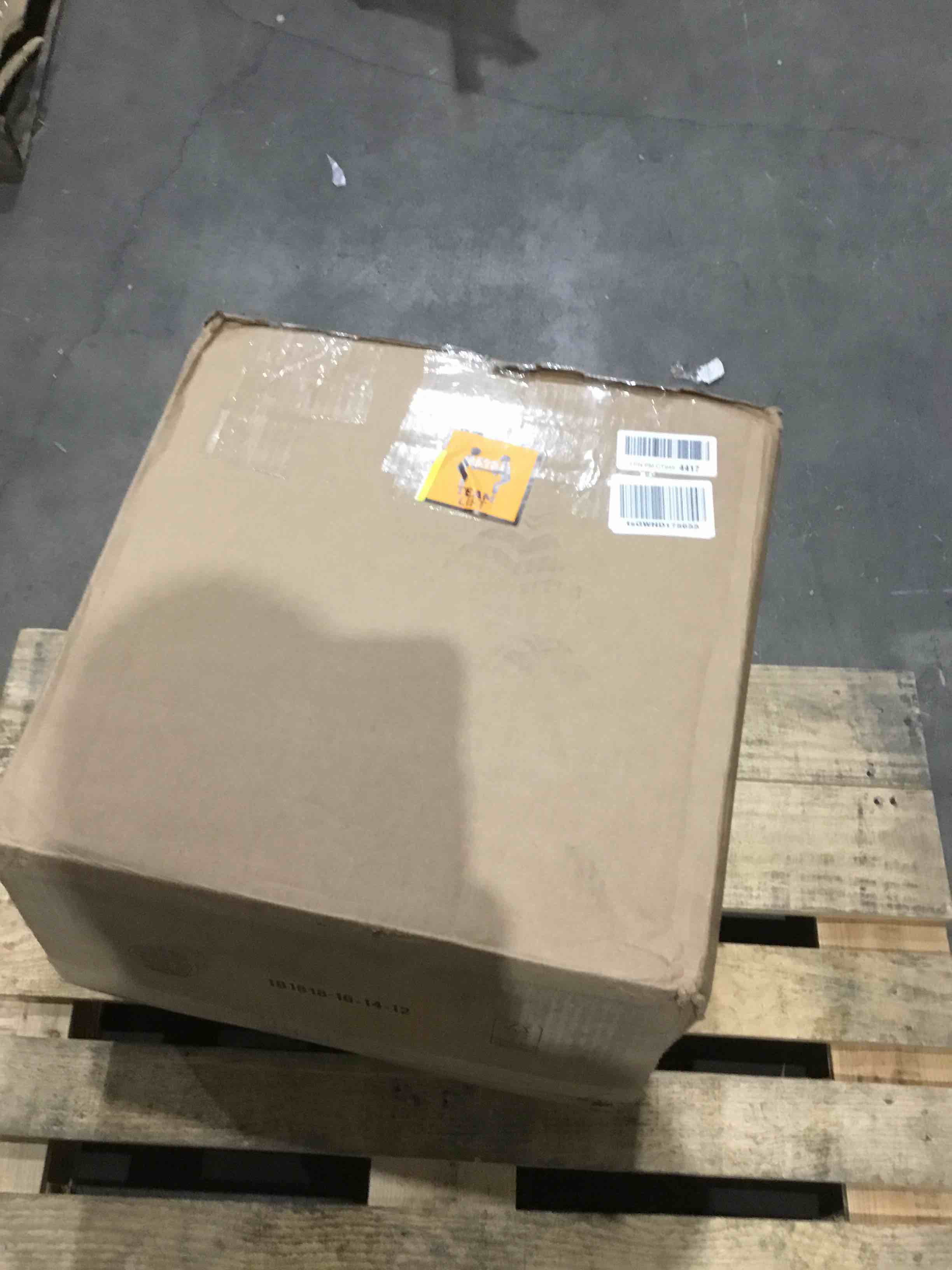 https://s3.amazonaws.com/lotting-images-prod/bidfta/GRA0403181_1740140559347.jpeg