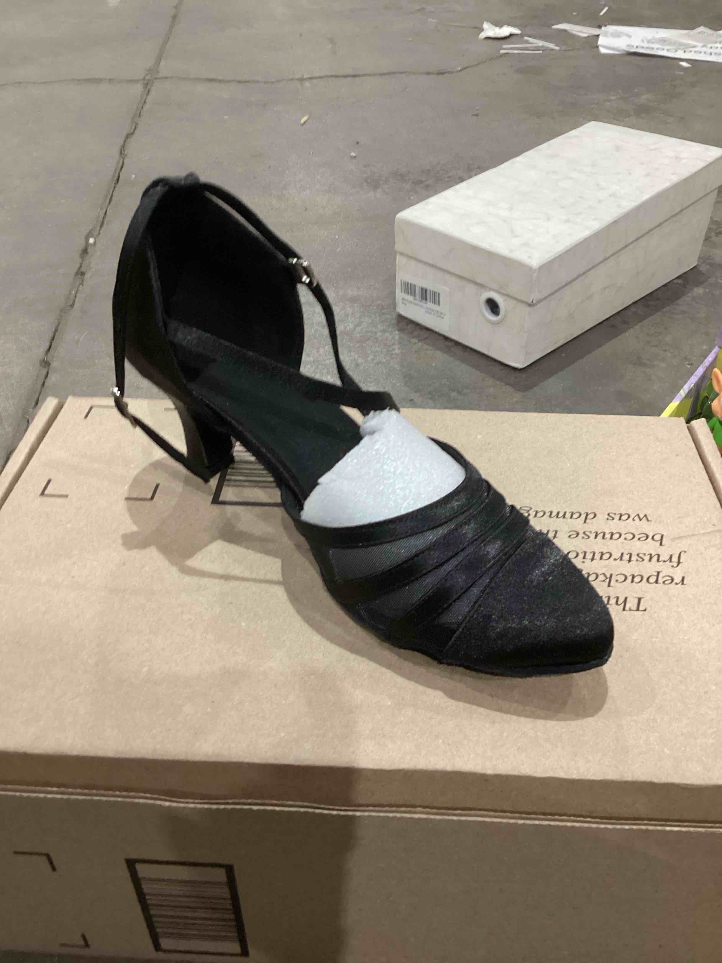 Women’s black heel 