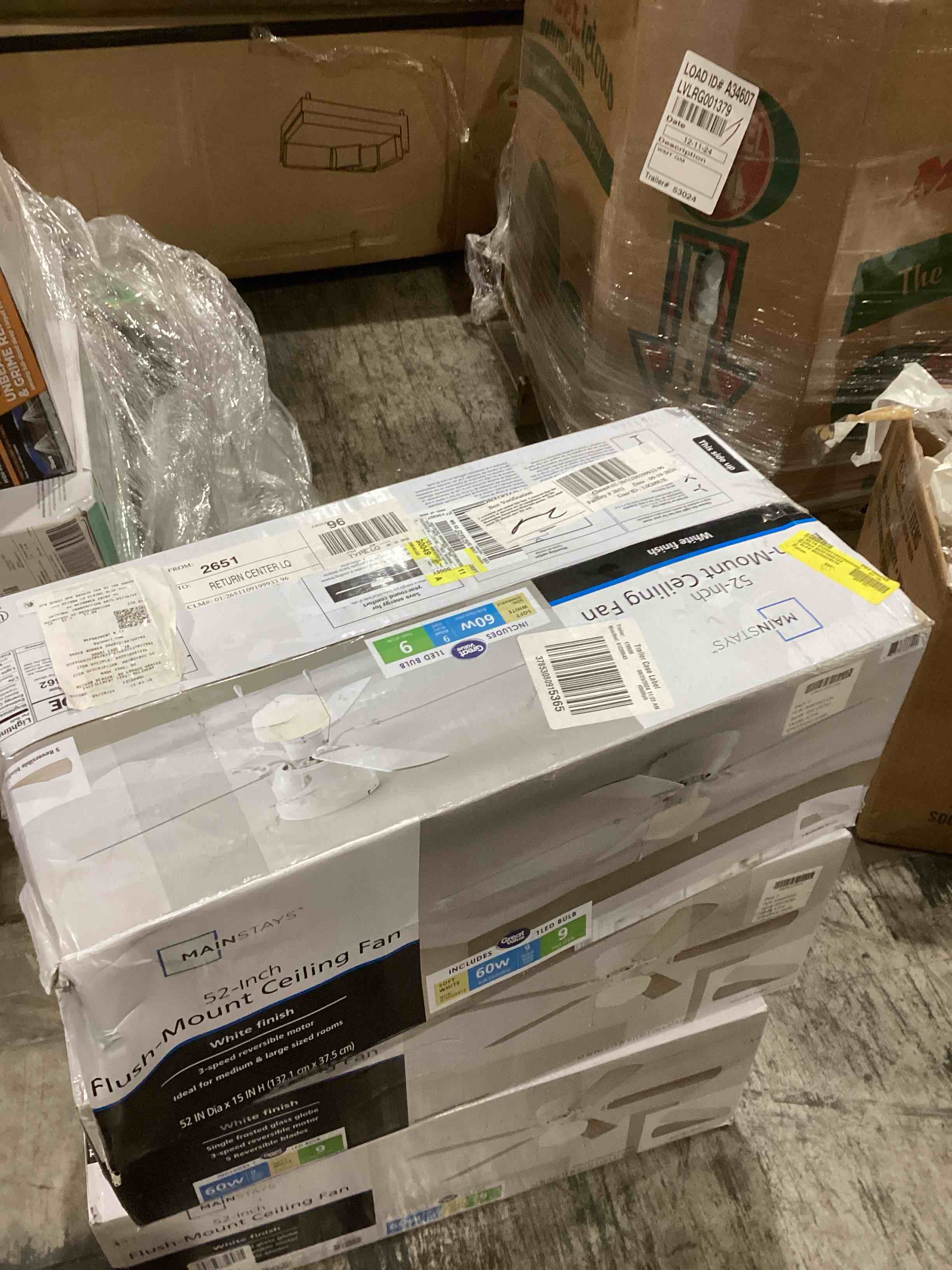 Mainstays 52 inch Hugger Indoor Ceiling Fan with Light Kit  White  5 Blades  Reverse Airflow