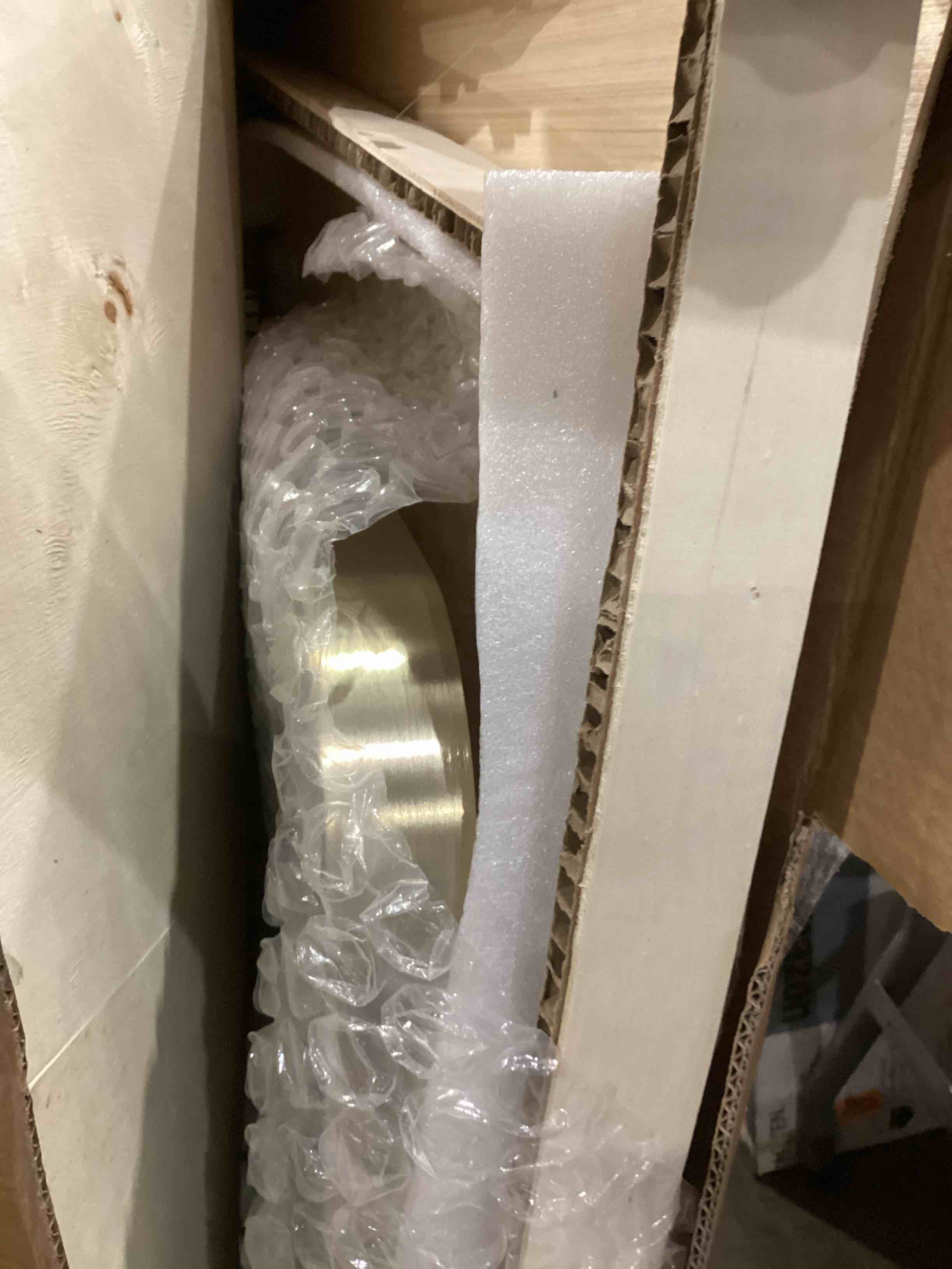 https://s3.amazonaws.com/lotting-images-prod/bidfta/GRA0411550_1734626818358.jpeg