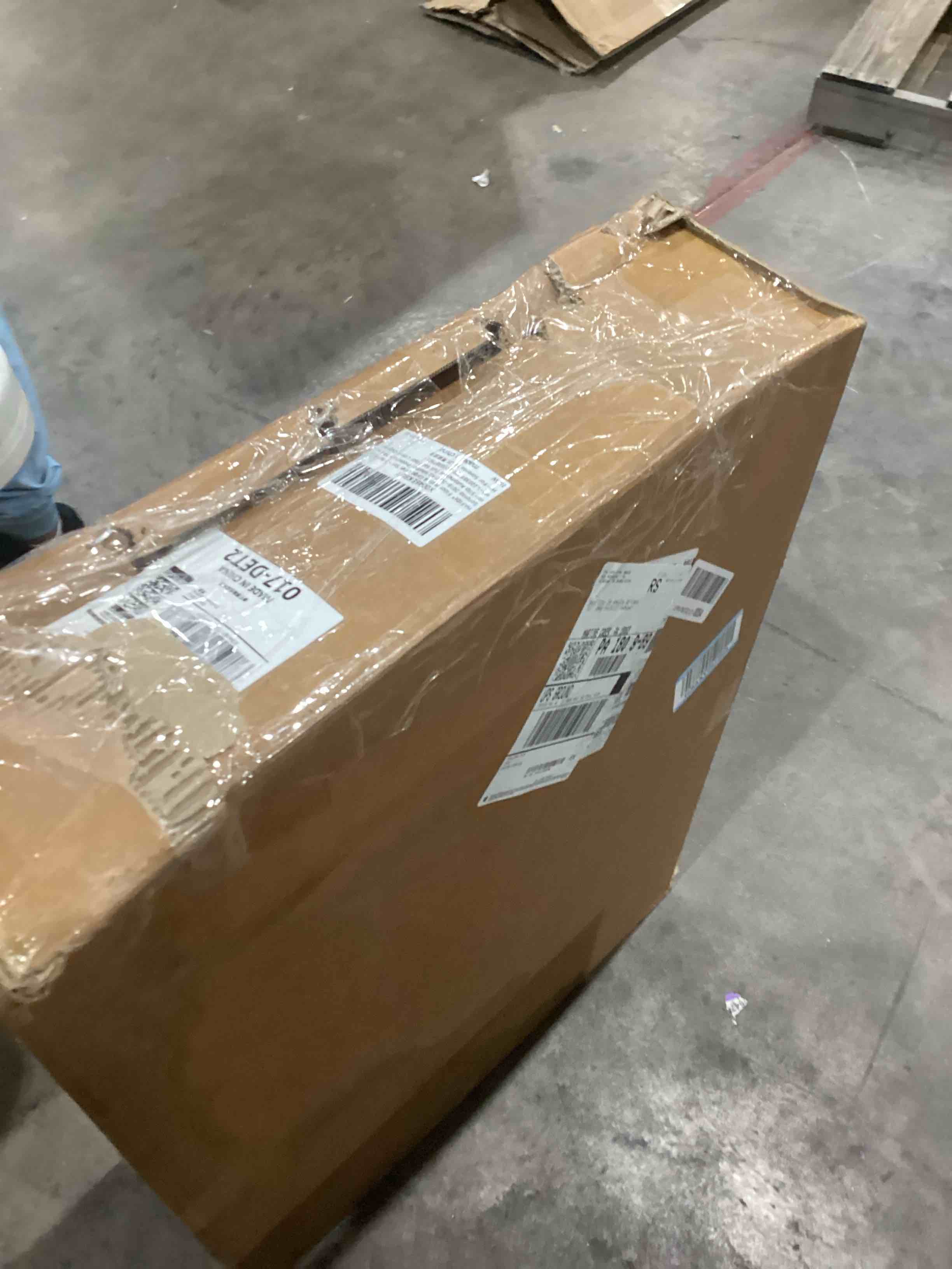 https://s3.amazonaws.com/lotting-images-prod/bidfta/GRA0414864_1745417014808.jpeg