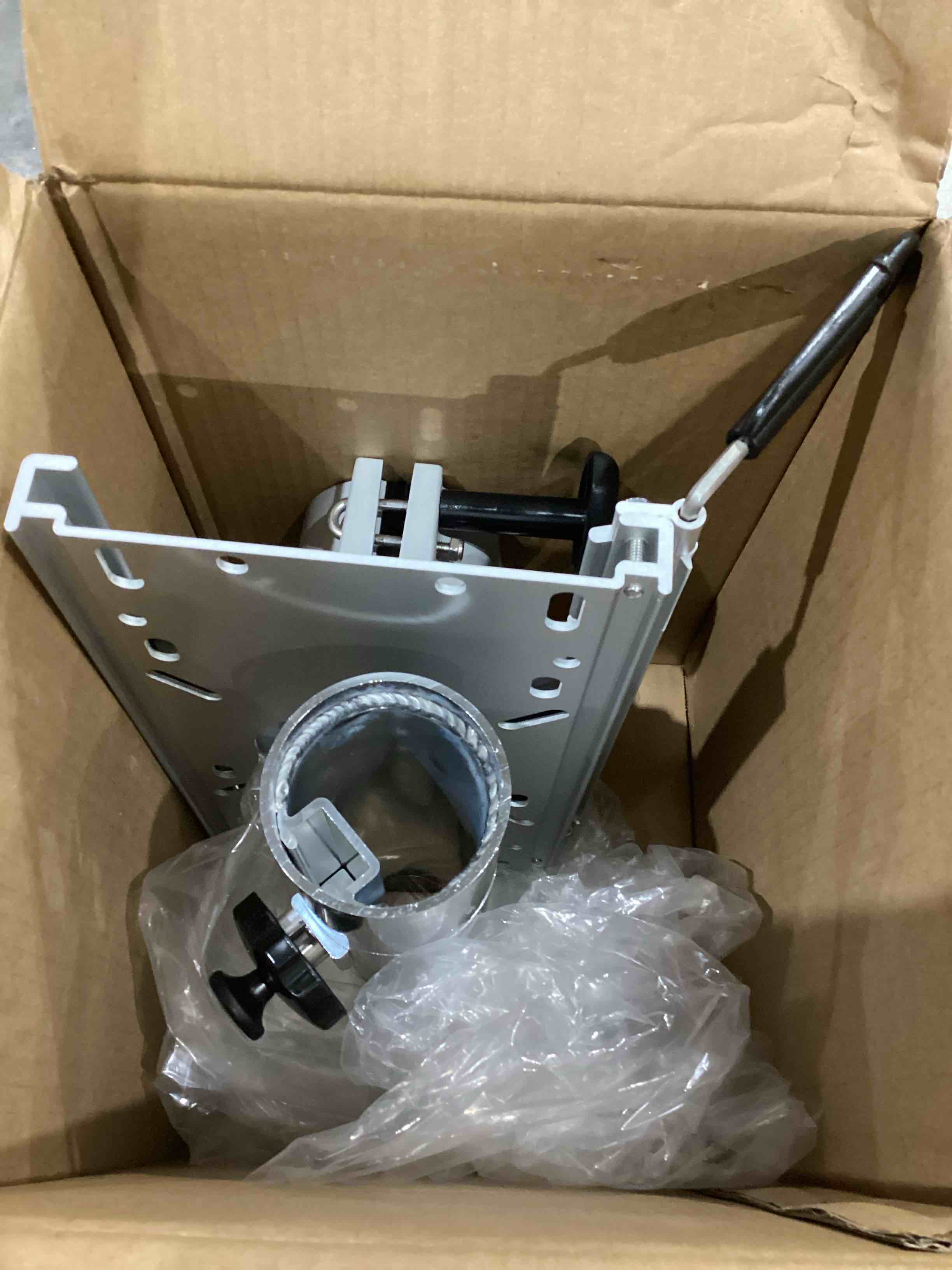 https://s3.amazonaws.com/lotting-images-prod/bidfta/GRA0414902_1745407685417.jpeg