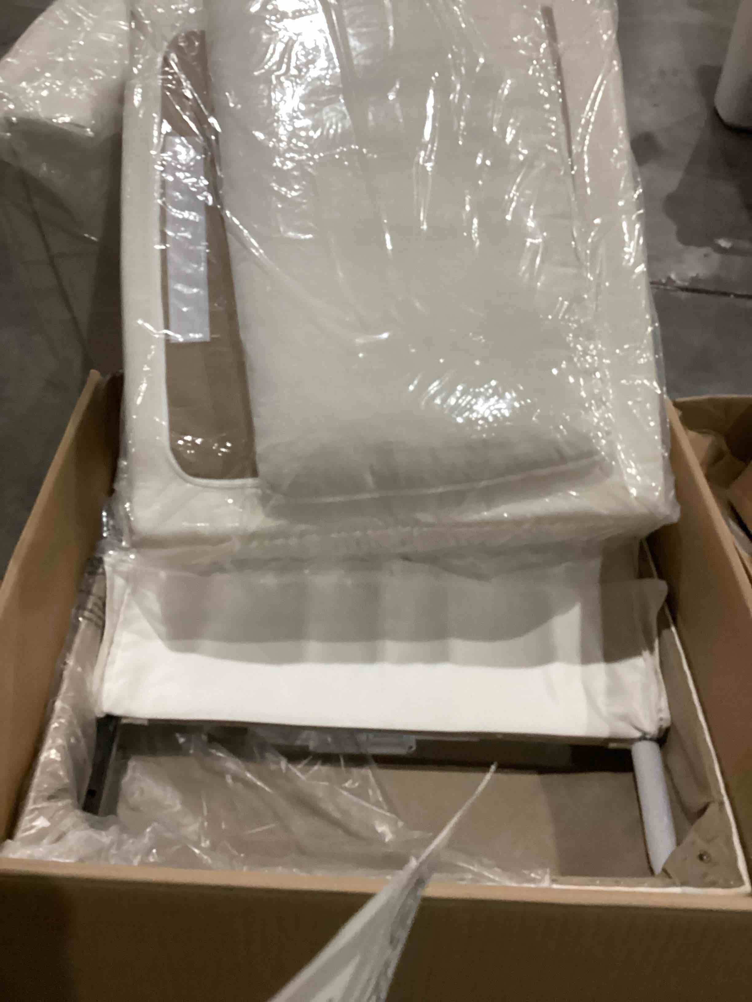 https://s3.amazonaws.com/lotting-images-prod/bidfta/GRA0415826_1744975414052.jpeg