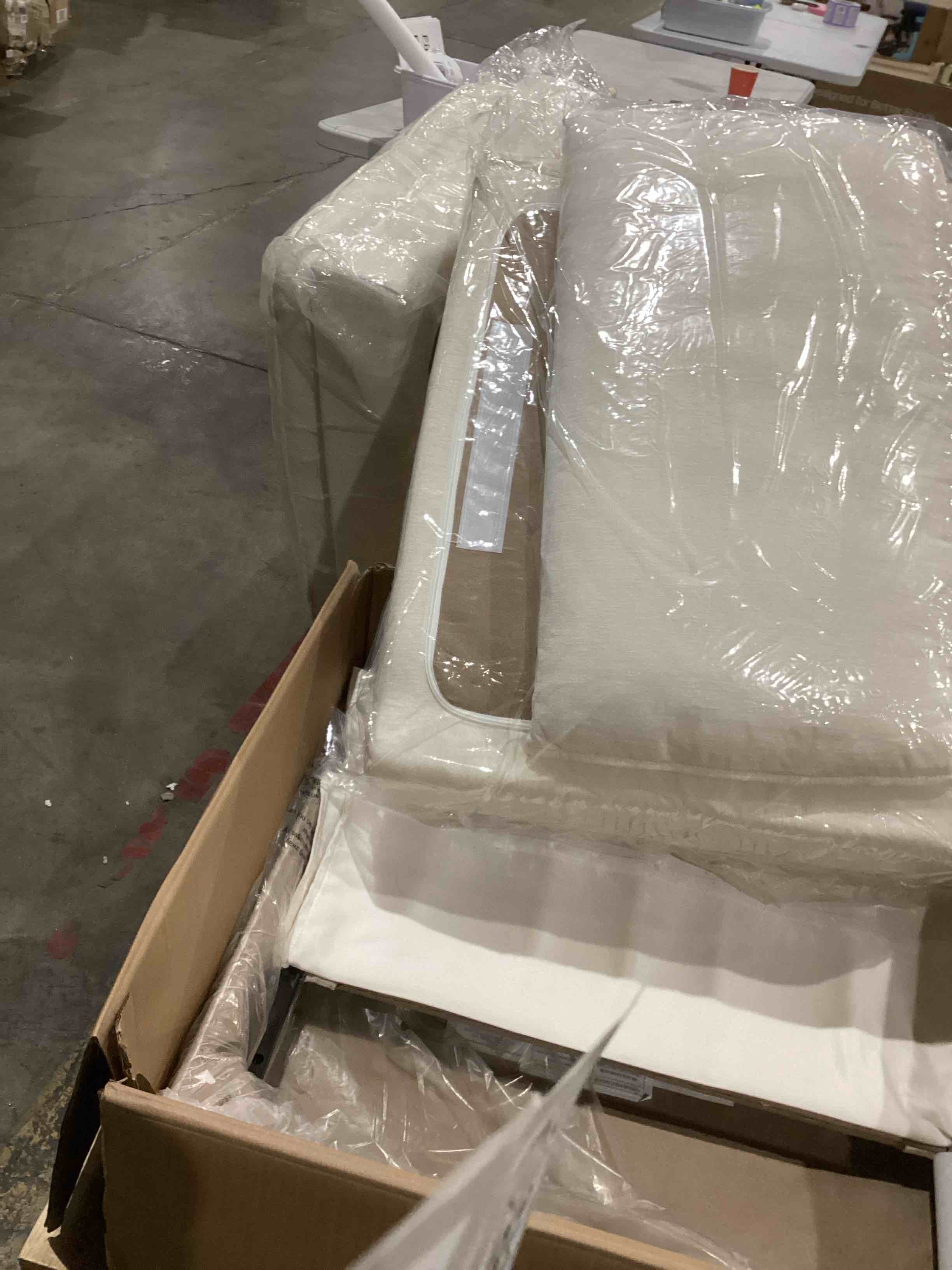 https://s3.amazonaws.com/lotting-images-prod/bidfta/GRA0415826_1744975417327.jpeg