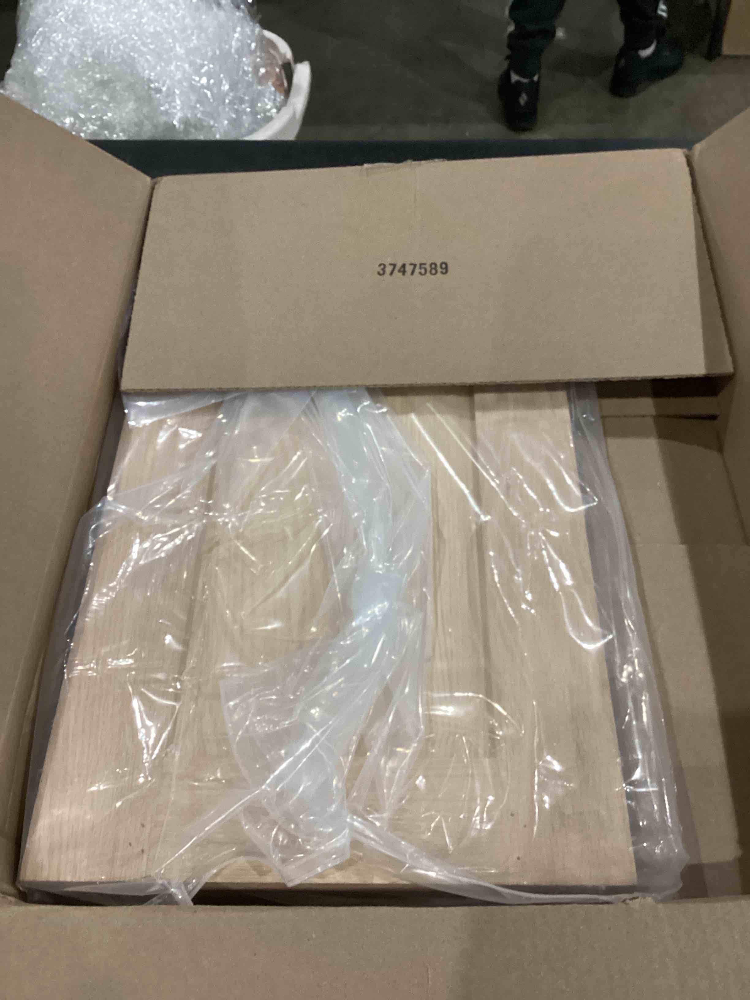 https://s3.amazonaws.com/lotting-images-prod/bidfta/GRA0415985_1744901800476.jpeg