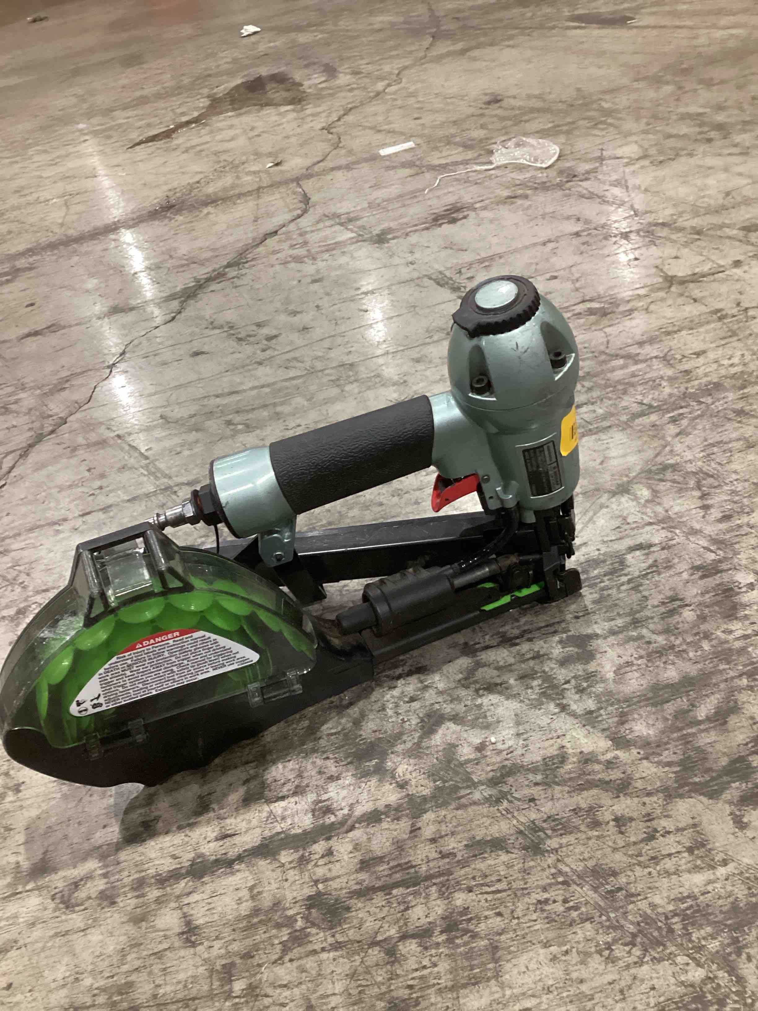 Metabo HPT Roofing Nailer, Pro-preferred Pneumatic Power Nailers in Roofing tools, Pneumatic Roofing Nailer for Asphalt Roofing Shingles, Nailer 16 Degree 7/8? to 1-3/4? Roofing Nails, NV45AB2