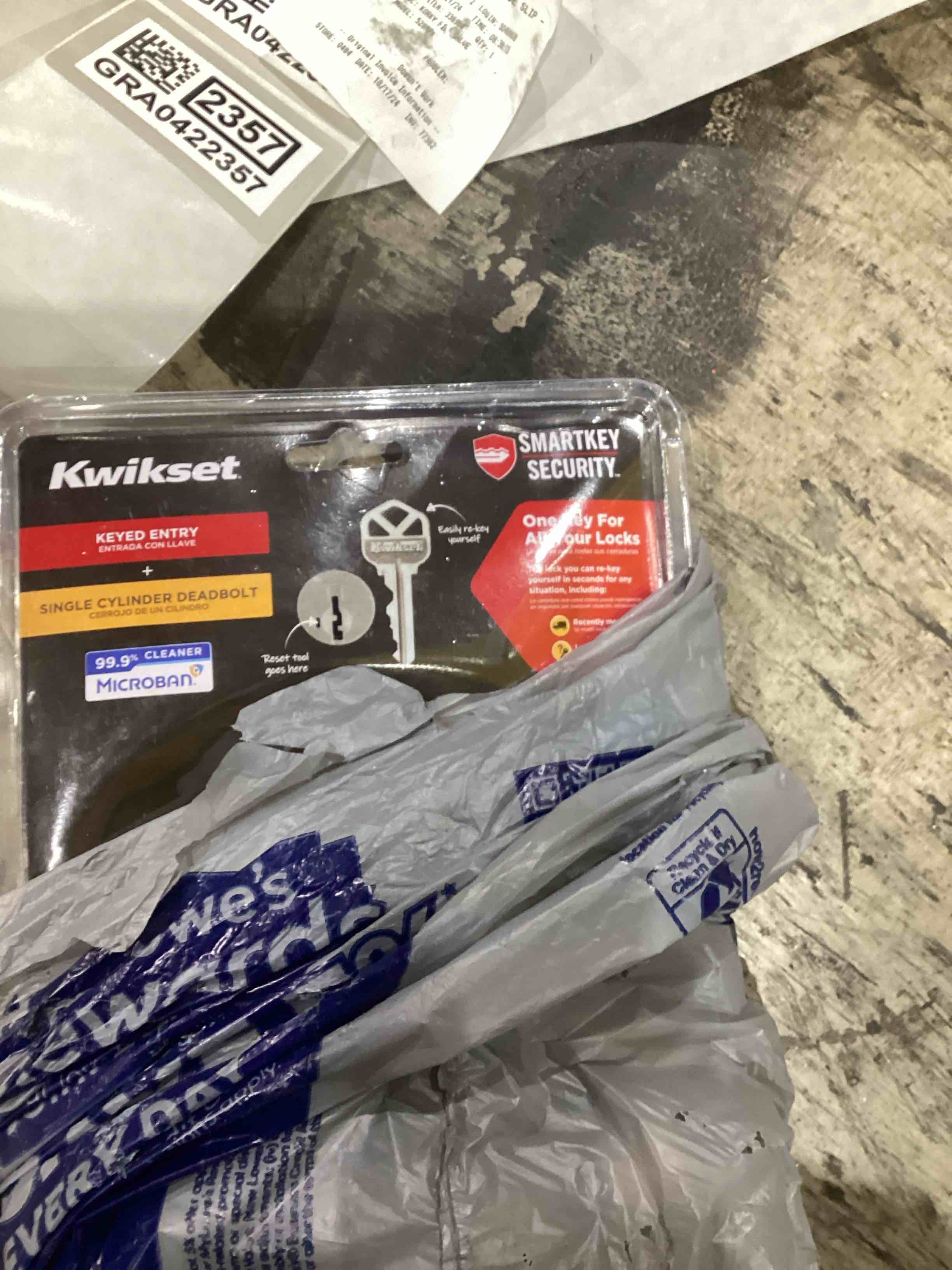 Kwikset Juno Entry Door Knob with Lock and Key, Secure Keyed Handle Exterior, Front Entrance and Bedroom, Satin Nickel, Pick Resistant SmartKey Rekey Security and Microban, 2