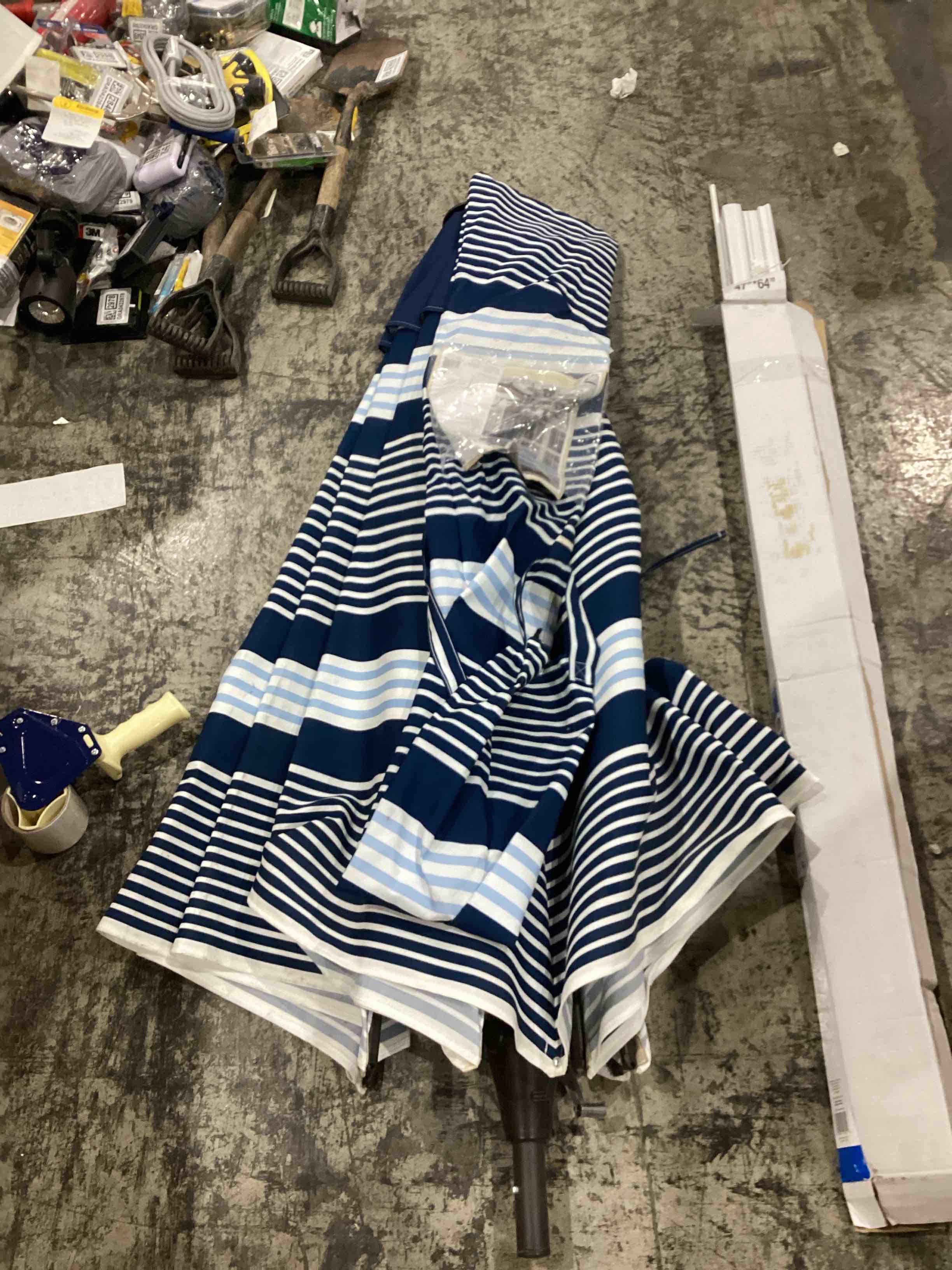 California Umbrella 9' Round Aluminum Patio Umbrella, Crank Lift, Auto Tilt, Bronze Pole, Navy/White Stripe