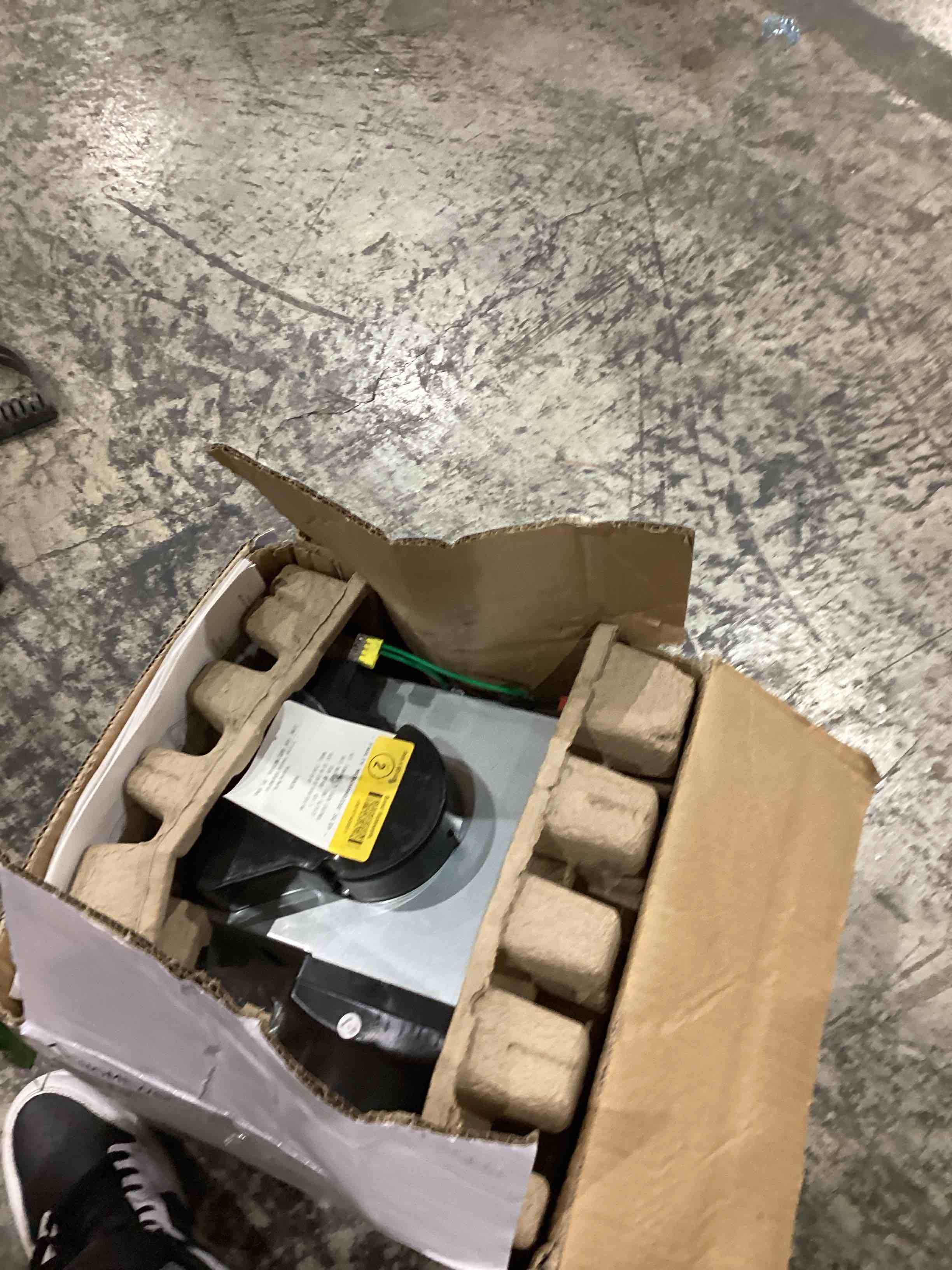 https://s3.amazonaws.com/lotting-images-prod/bidfta/GRA0422974_1733929884596.jpeg