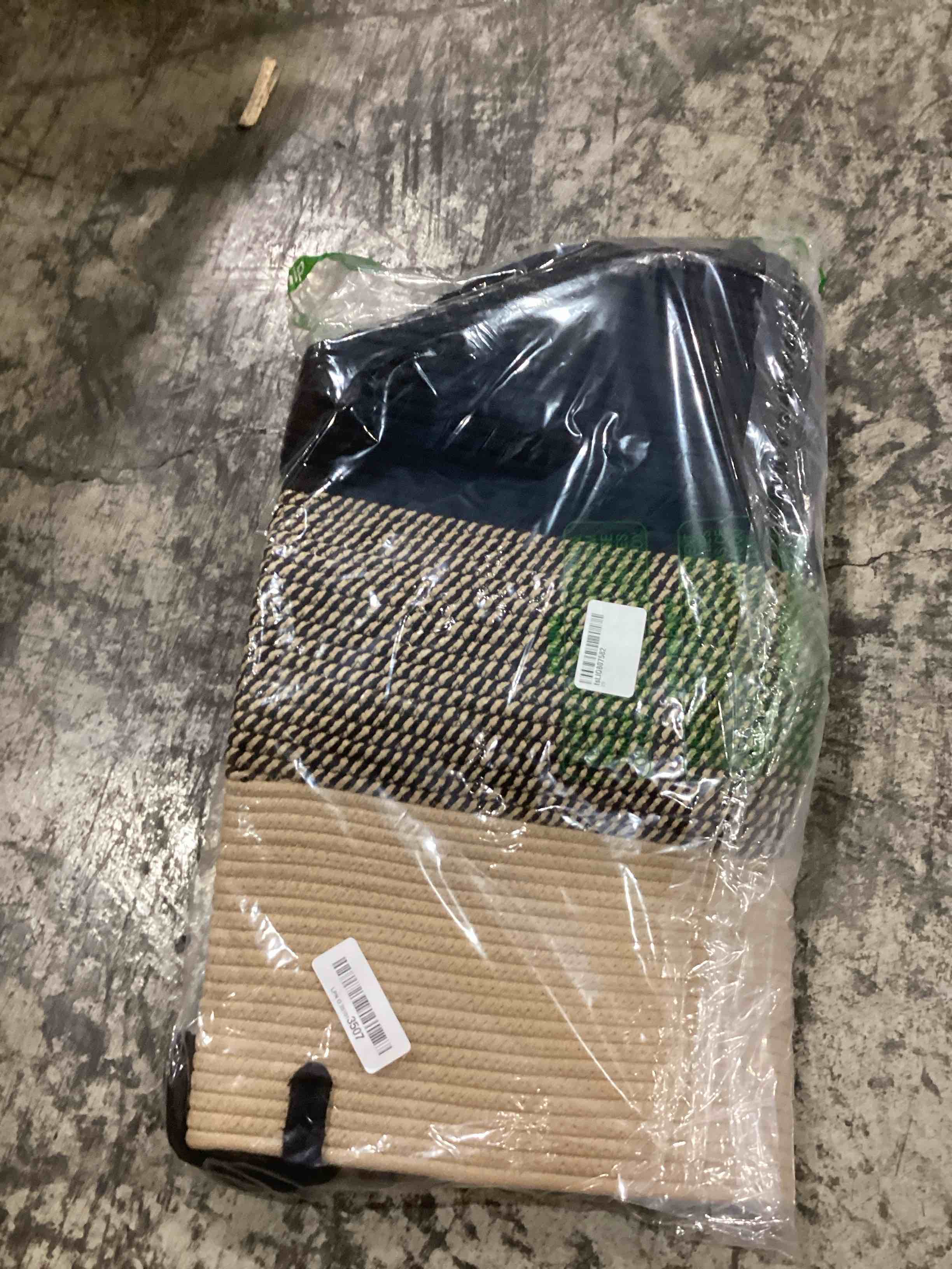 https://s3.amazonaws.com/lotting-images-prod/bidfta/GRA0423463_1733859255123.jpeg