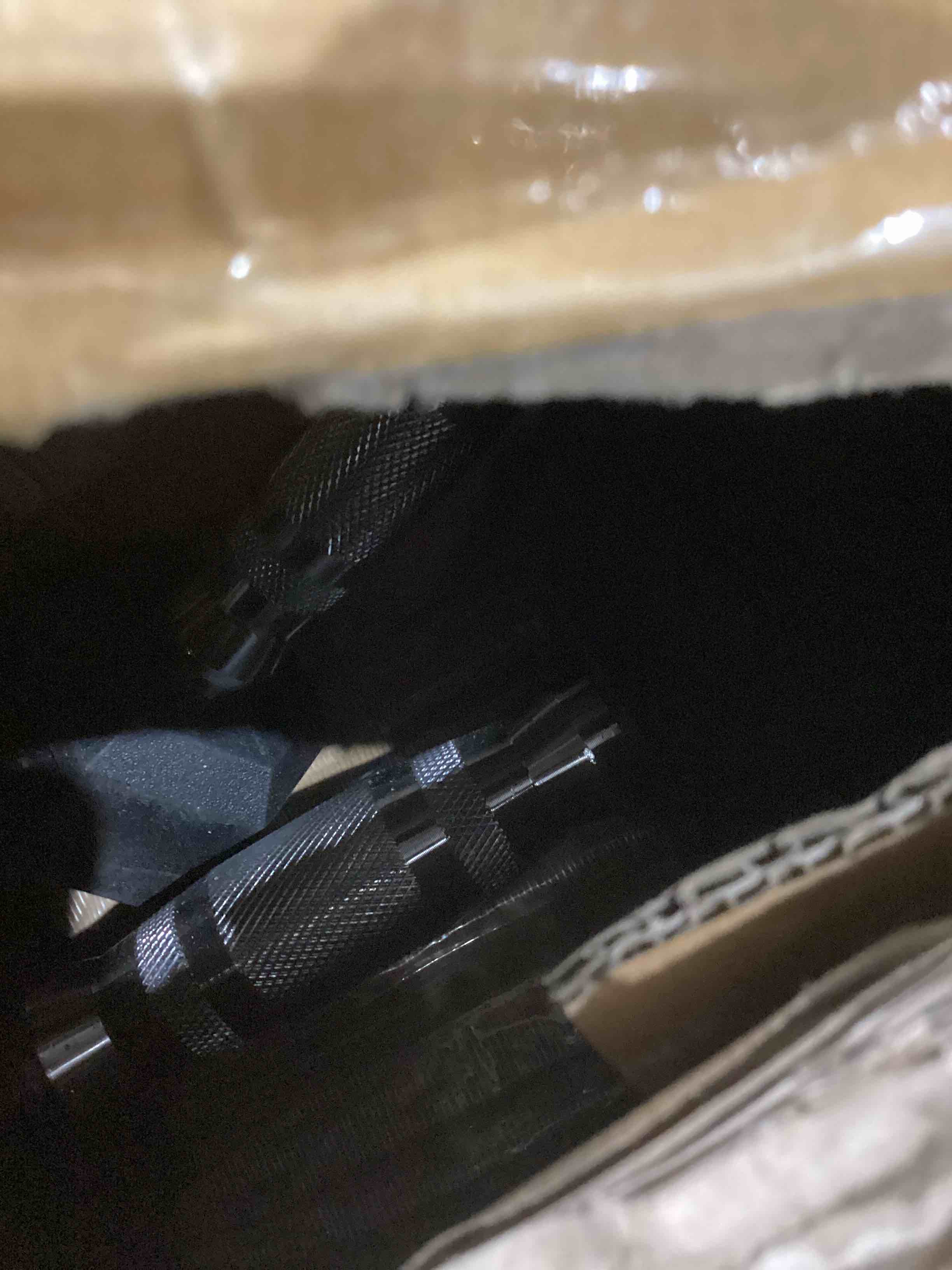 https://s3.amazonaws.com/lotting-images-prod/bidfta/GRA0425022_1748603763492.jpeg