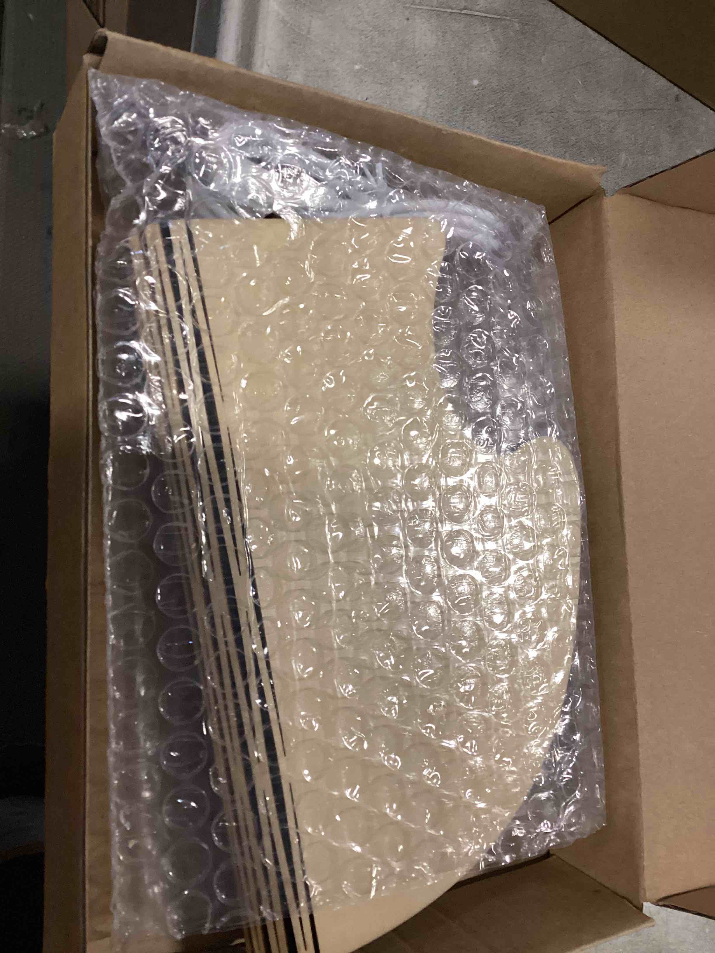 https://s3.amazonaws.com/lotting-images-prod/bidfta/GRA0427464_1732646815212.jpeg
