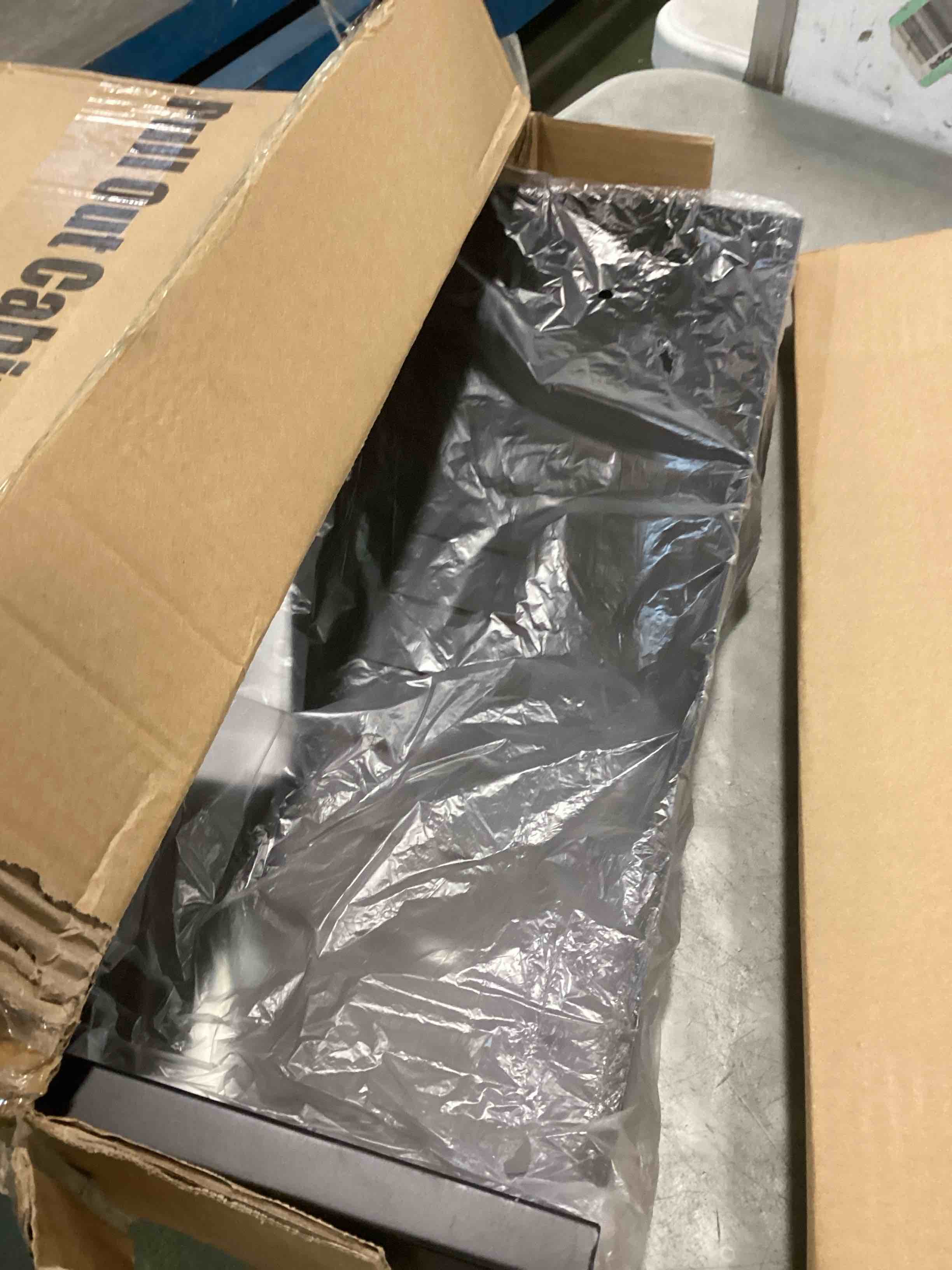 https://s3.amazonaws.com/lotting-images-prod/bidfta/GRA0435293_1732027216767.jpeg