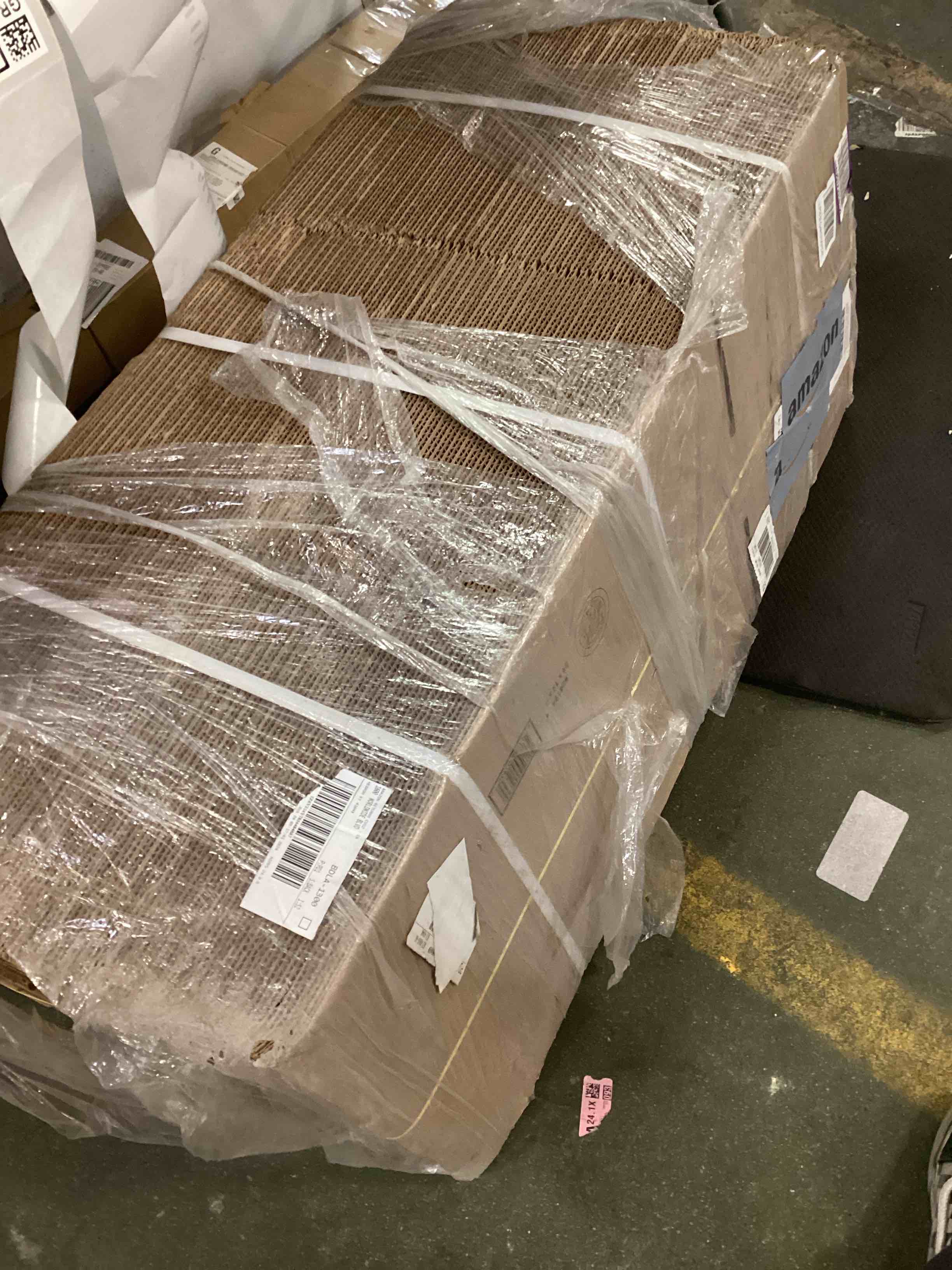 https://s3.amazonaws.com/lotting-images-prod/bidfta/GRA0441080_1731698631290.jpeg