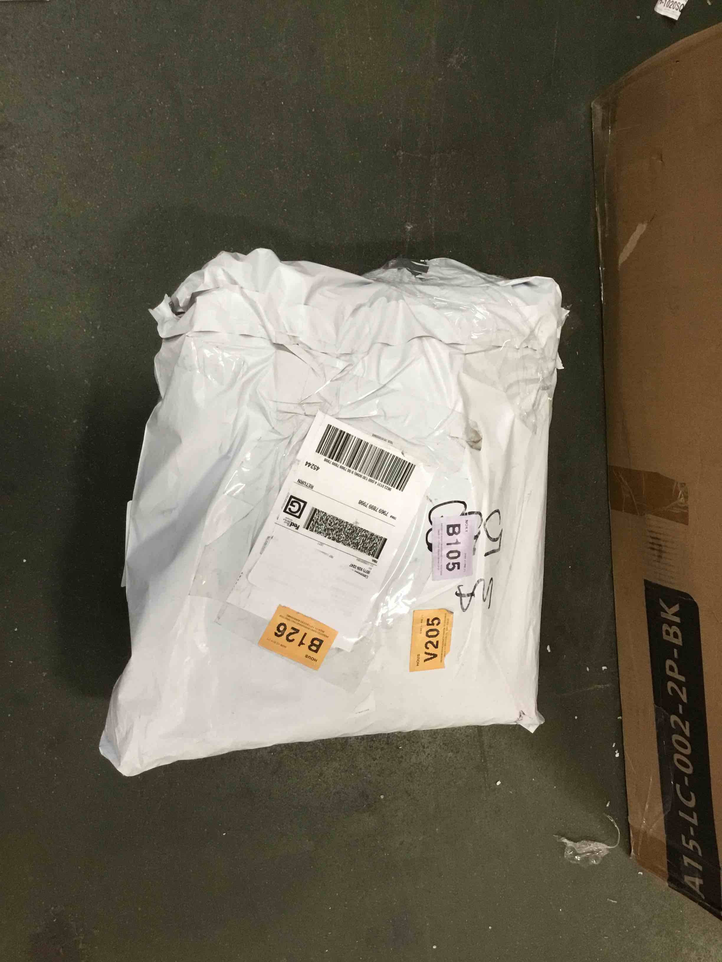 https://s3.amazonaws.com/lotting-images-prod/bidfta/GRA0444924_1732127809448.jpeg