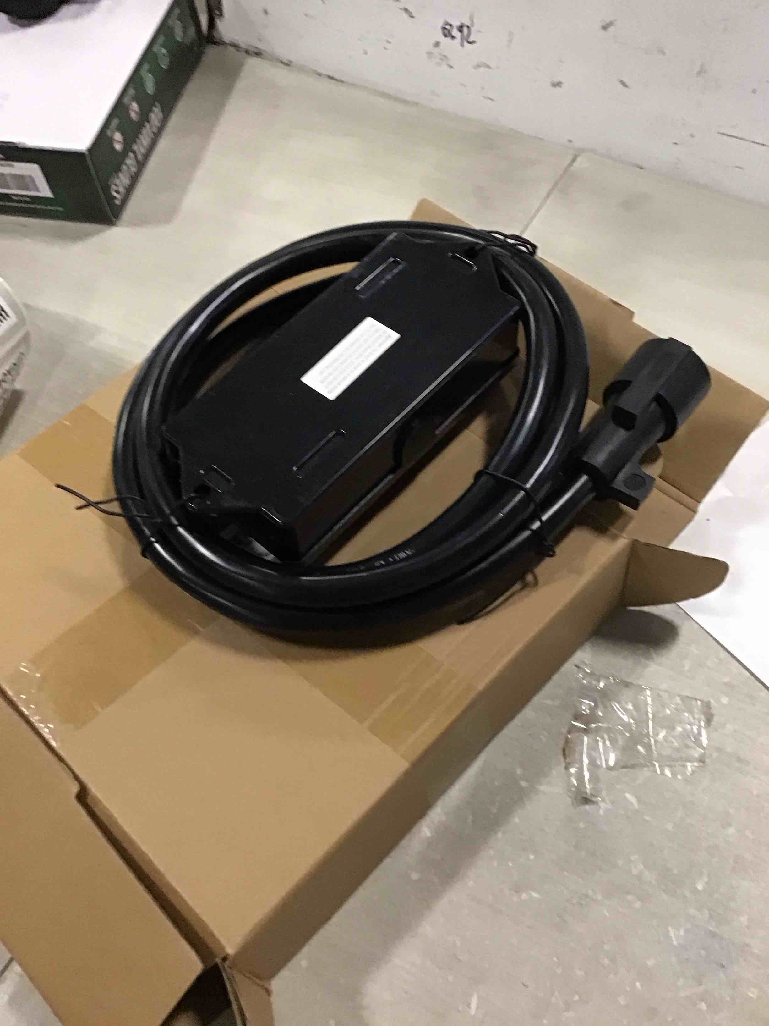 https://s3.amazonaws.com/lotting-images-prod/bidfta/GRA0446024_1732550934367.jpeg