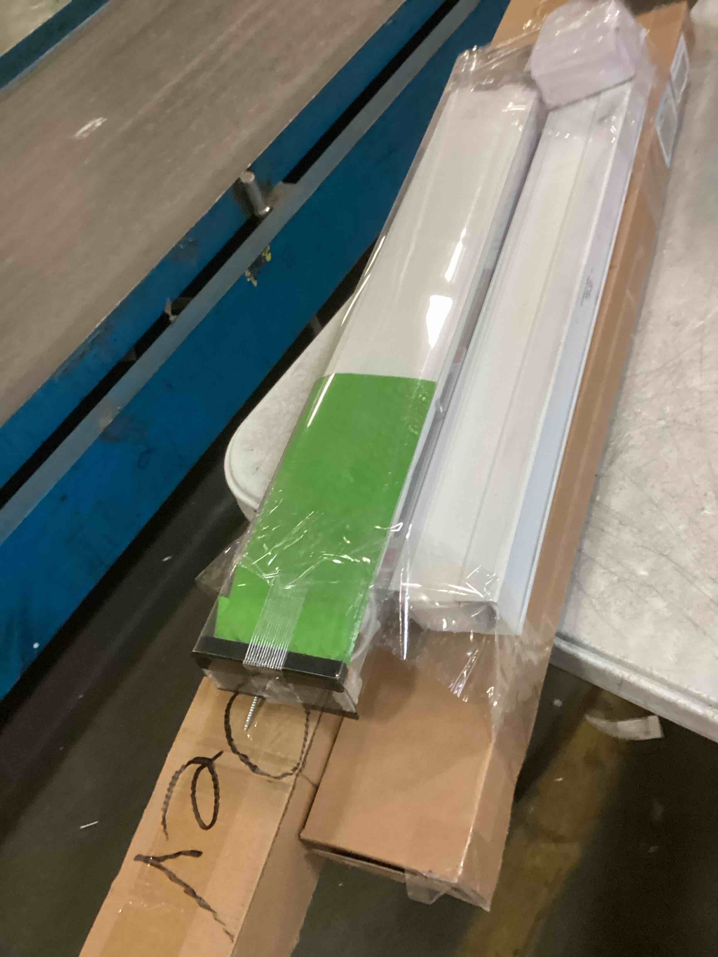 https://s3.amazonaws.com/lotting-images-prod/bidfta/GRA0448422_1731446162720.jpeg