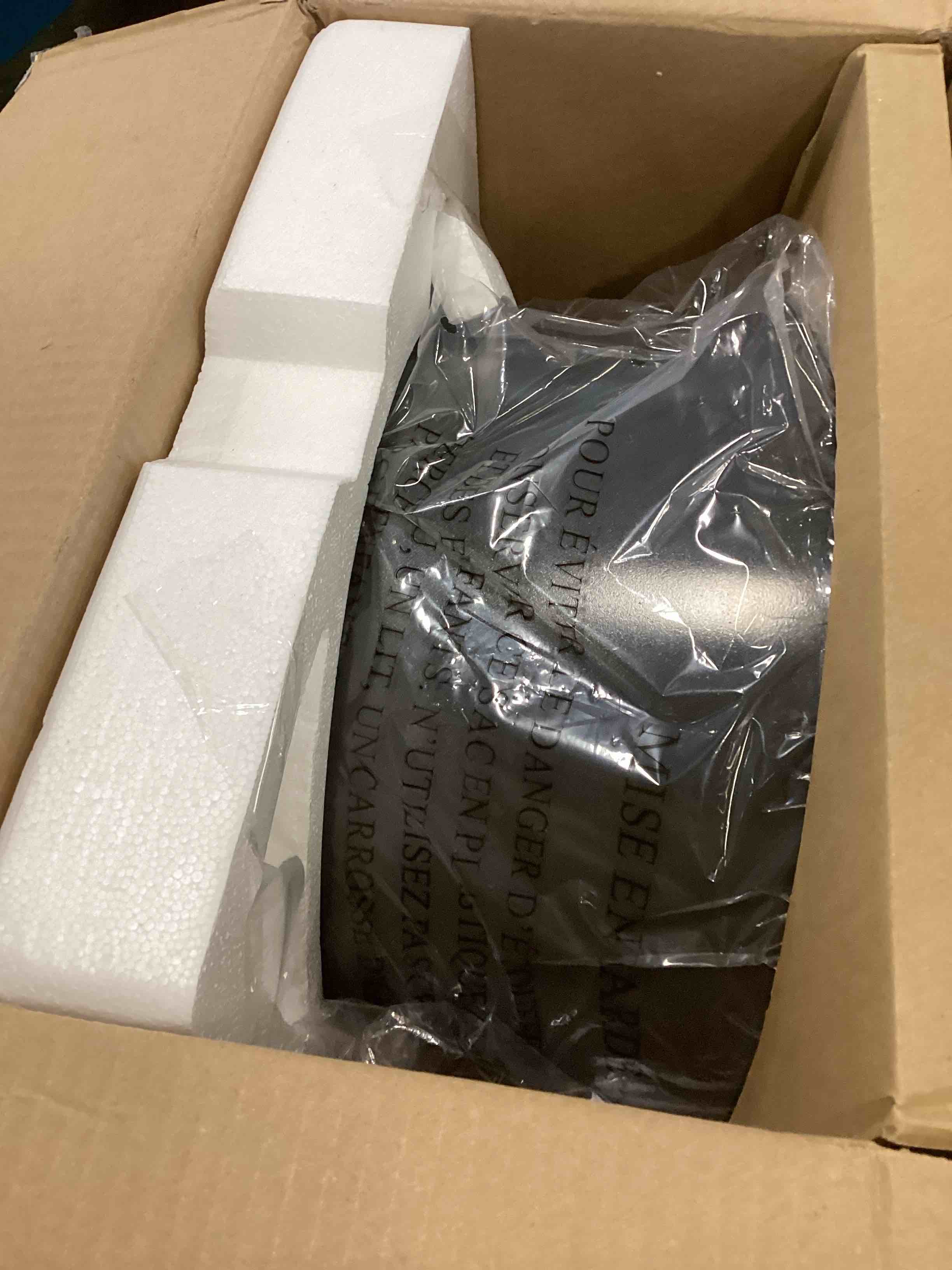 https://s3.amazonaws.com/lotting-images-prod/bidfta/GRA0448698_1731356552625.jpeg
