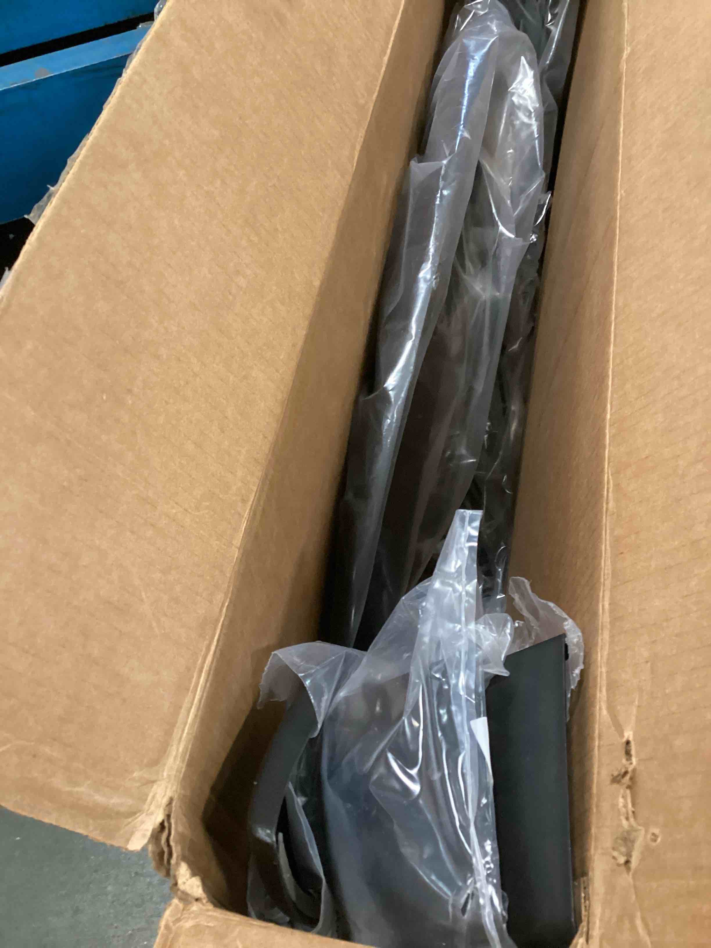 https://s3.amazonaws.com/lotting-images-prod/bidfta/GRA0449050_1731164261655.jpeg