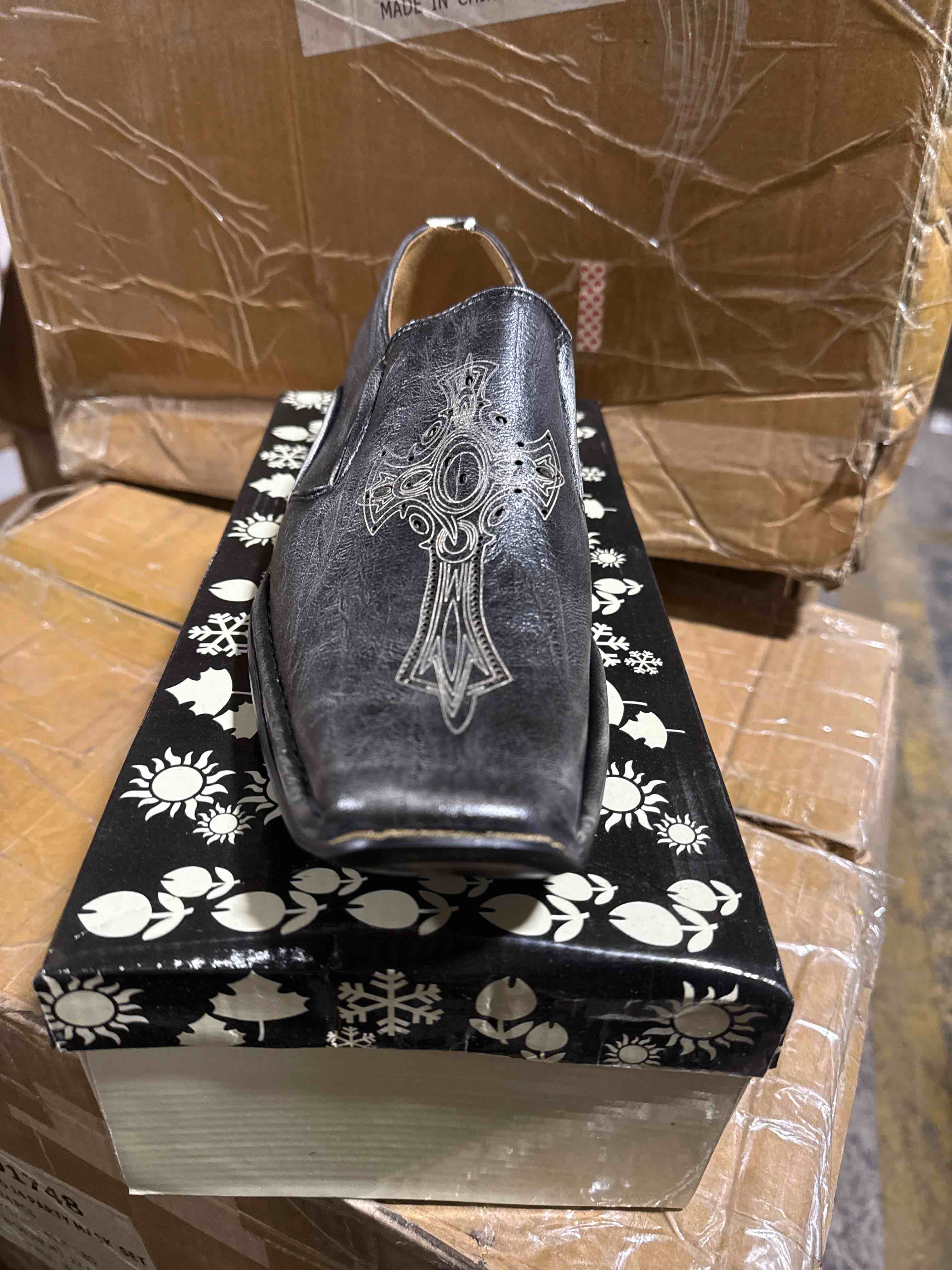 size 11 climate x men’s shoes 