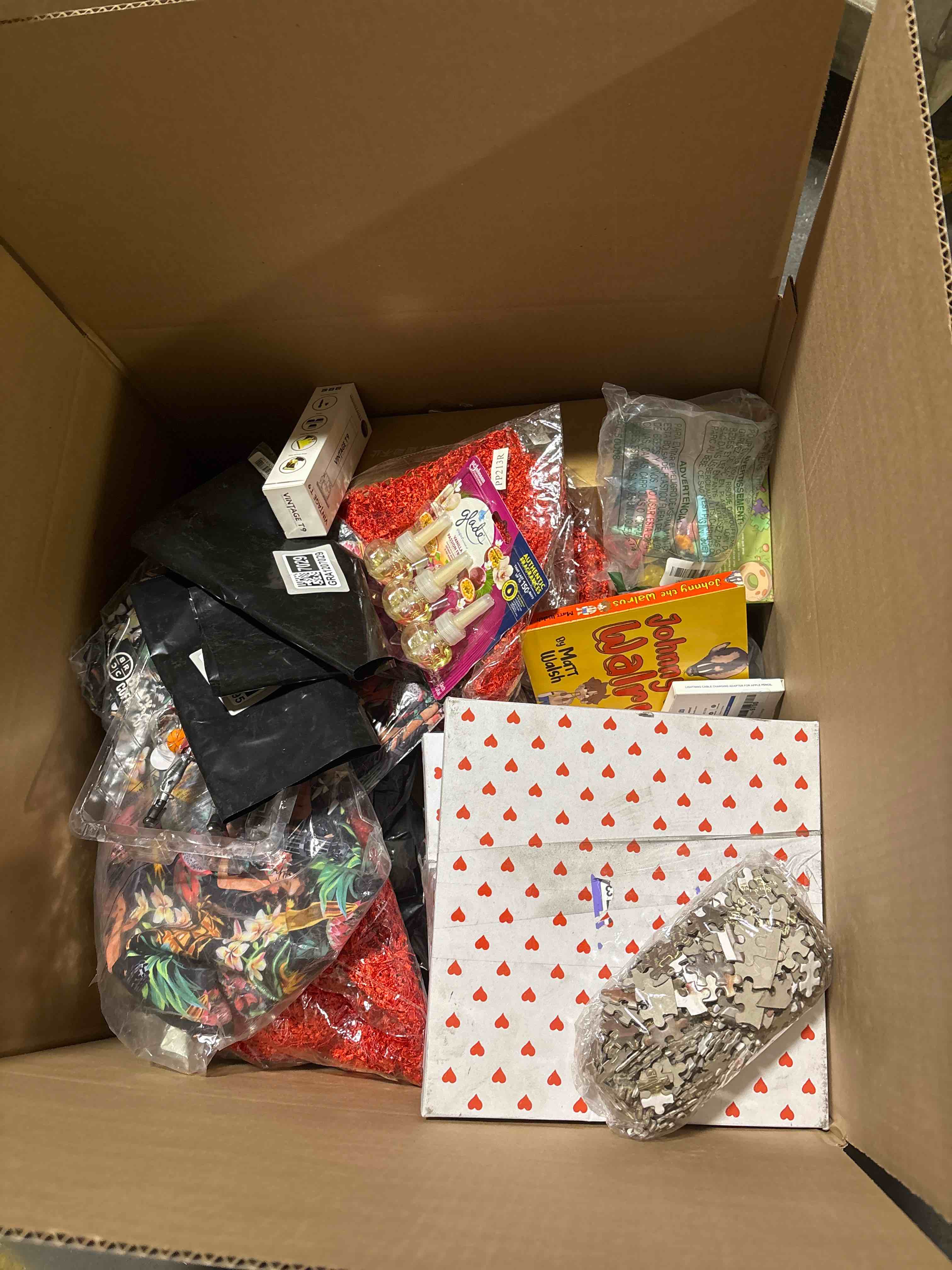 box of assorted and miscellaneous items ext…